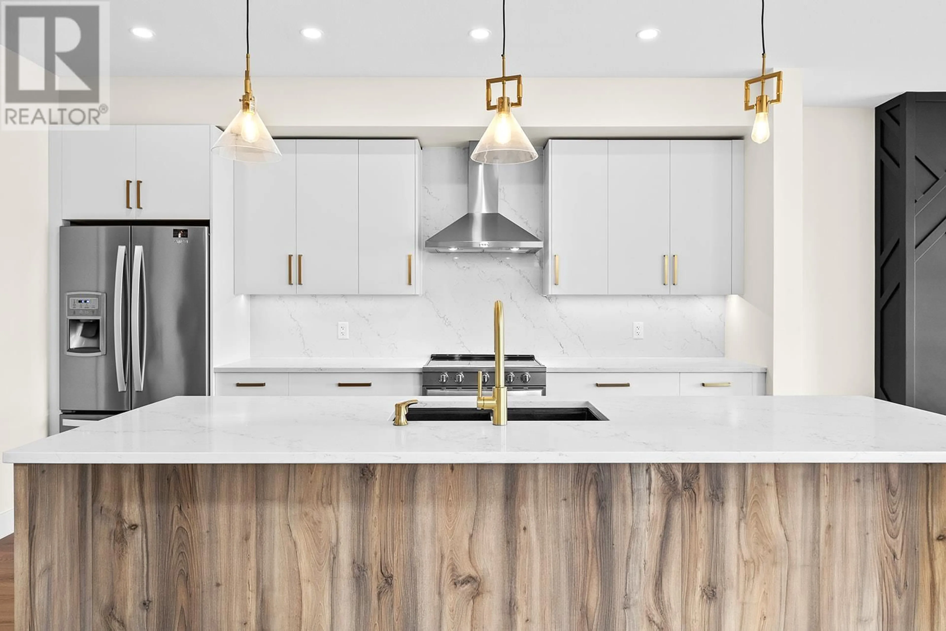 Contemporary kitchen, wood/laminate floor for 1023 KITSON COURT, West Kelowna British Columbia V1Z2G7