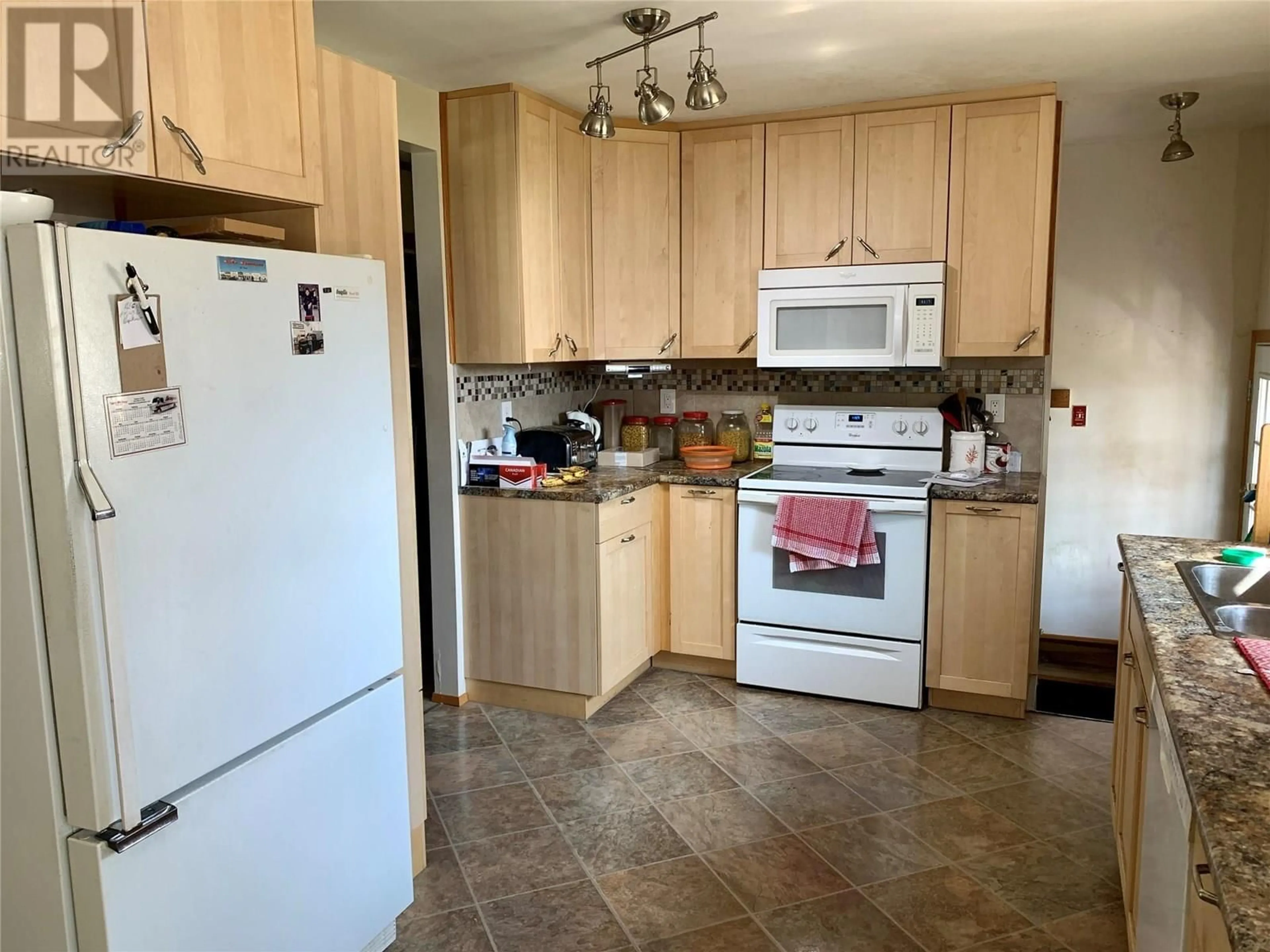 Standard kitchen, unknown for 9112 CALVERLEY CRESCENT, Dawson Creek British Columbia V1G2R2