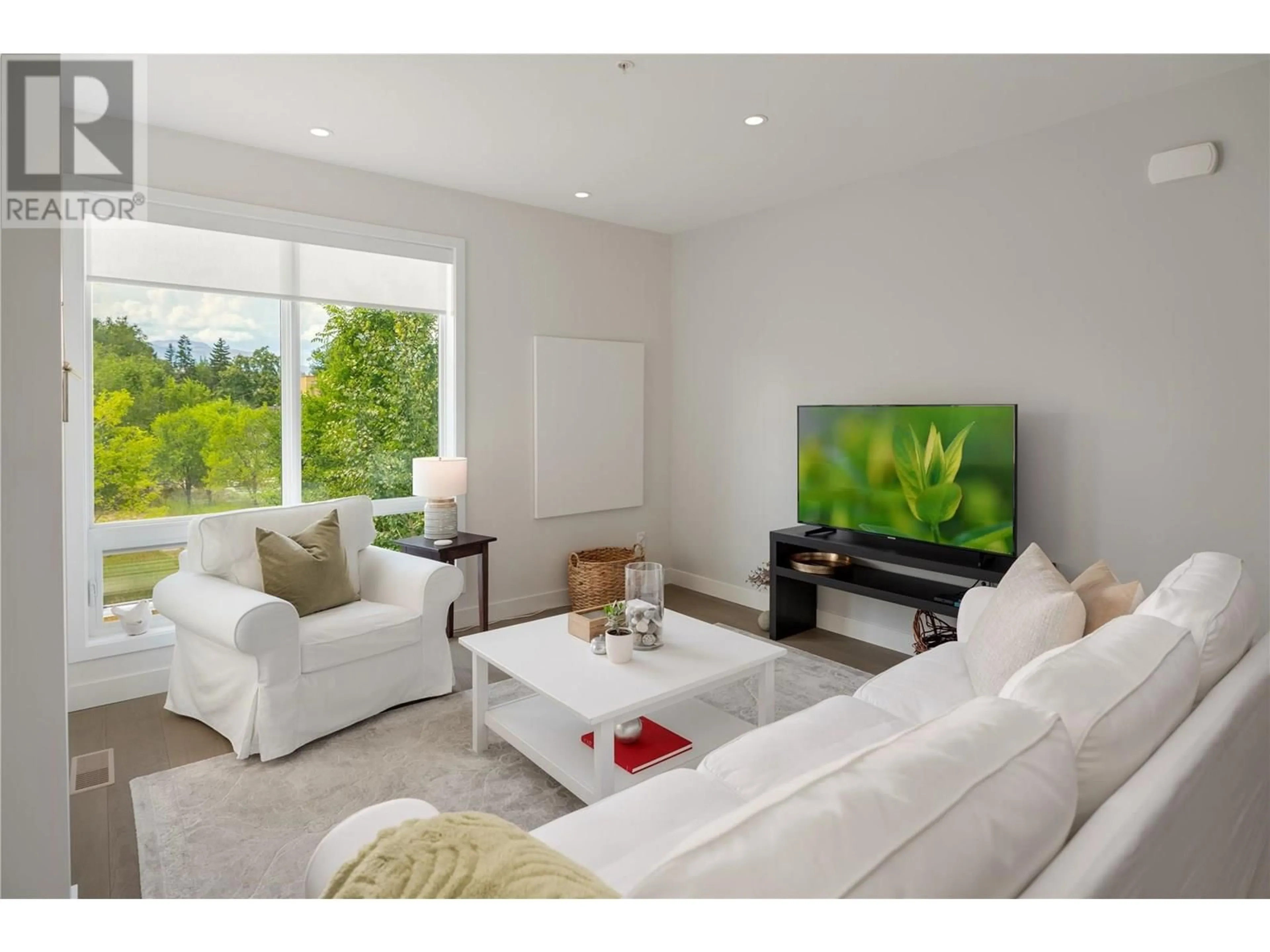 Living room with furniture, unknown for 17 - 3719 WOODSDALE ROAD, Lake Country British Columbia V4V1X2