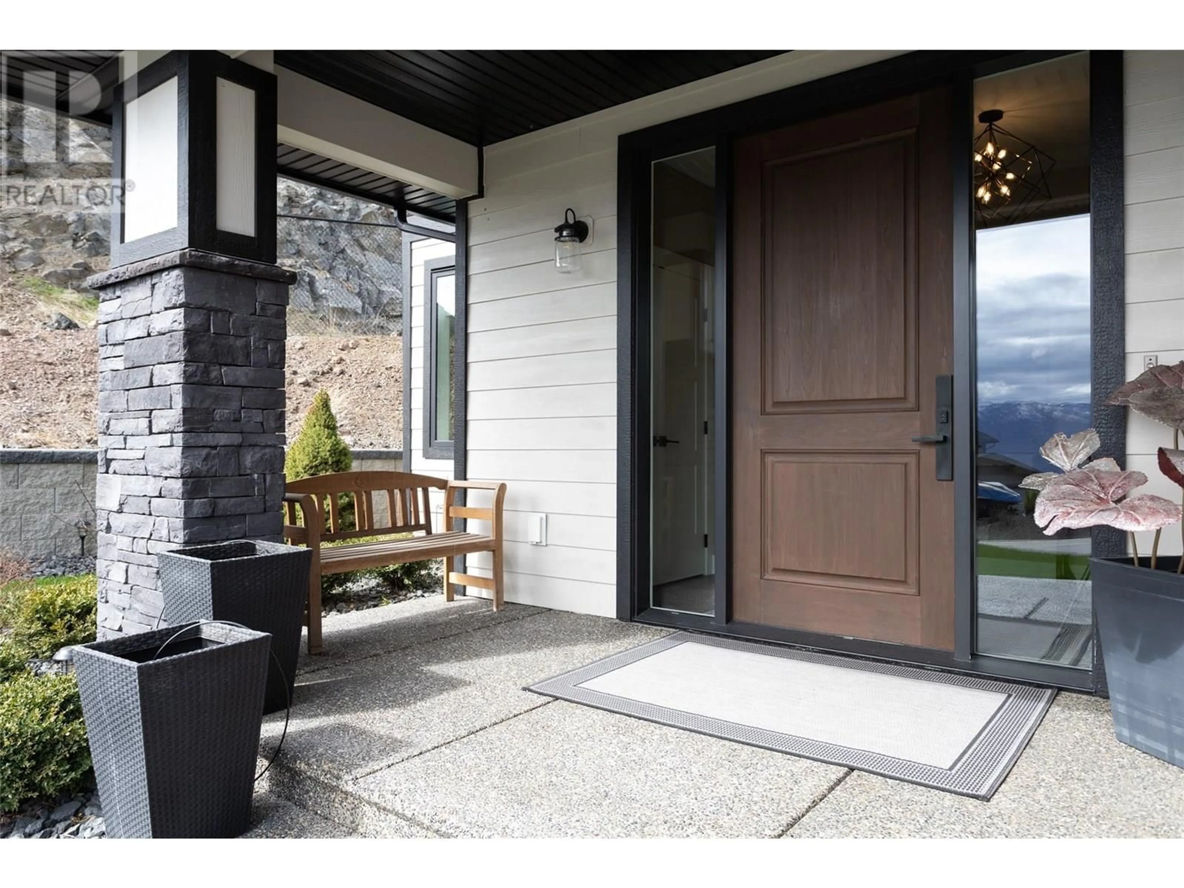 Indoor entryway for 2604 CROWN CREST DRIVE, West Kelowna British Columbia V4T3H5