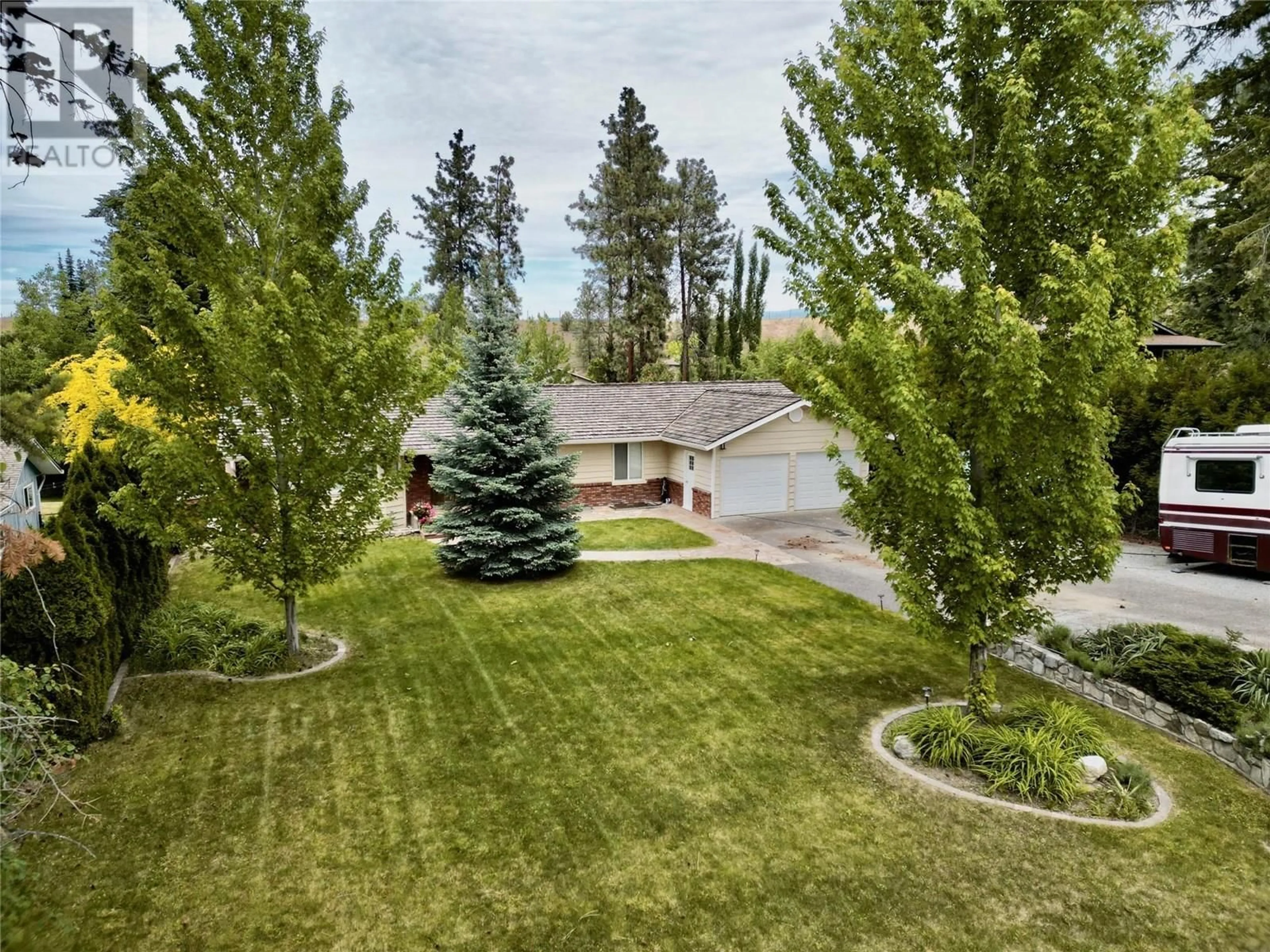 A pic from outside/outdoor area/front of a property/back of a property/a pic from drone, unknown for 1440 MISSION RIDGE DRIVE, Kelowna British Columbia V1W3B1