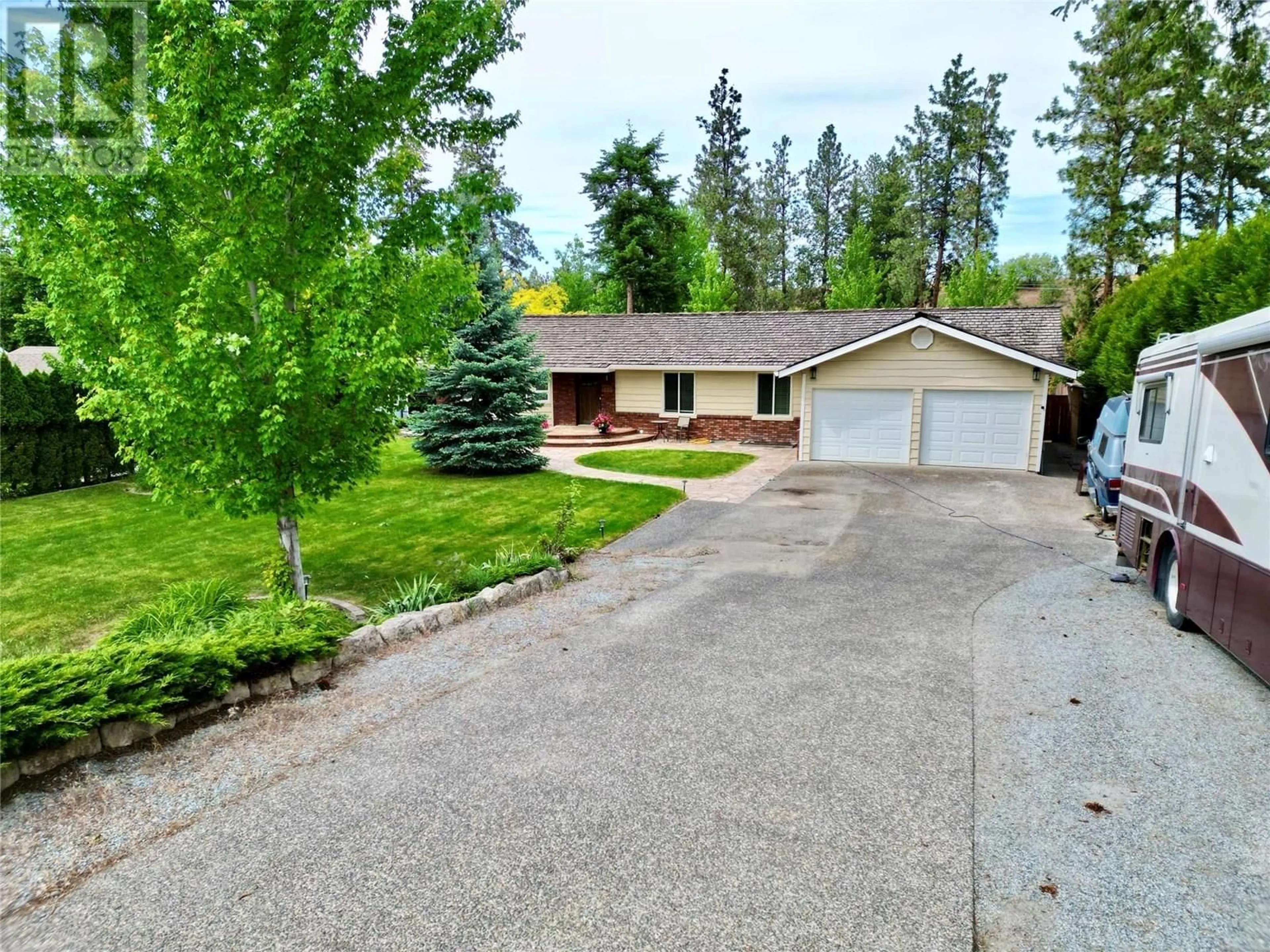 A pic from outside/outdoor area/front of a property/back of a property/a pic from drone, mountain view for 1440 MISSION RIDGE DRIVE, Kelowna British Columbia V1W3B1