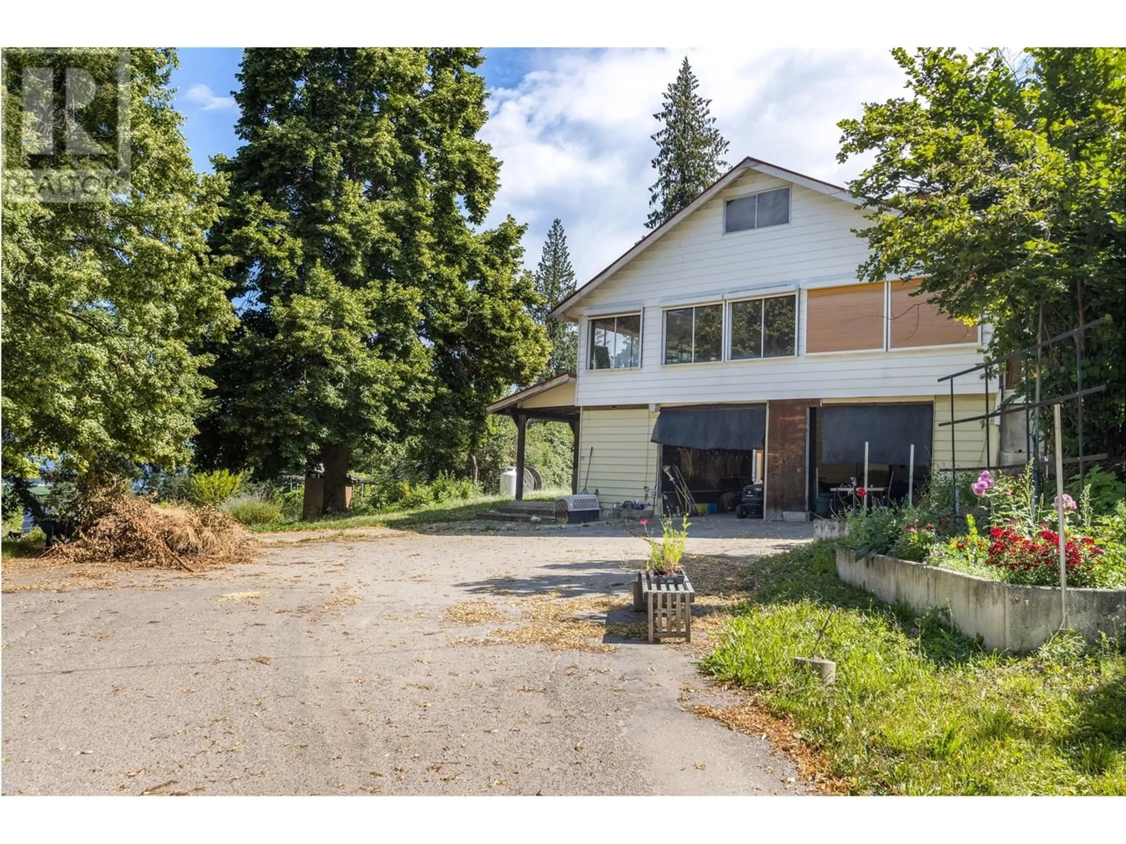 A pic from outside/outdoor area/front of a property/back of a property/a pic from drone, street for 4900 45 STREET SOUTHWEST, Salmon Arm British Columbia V1E3C1