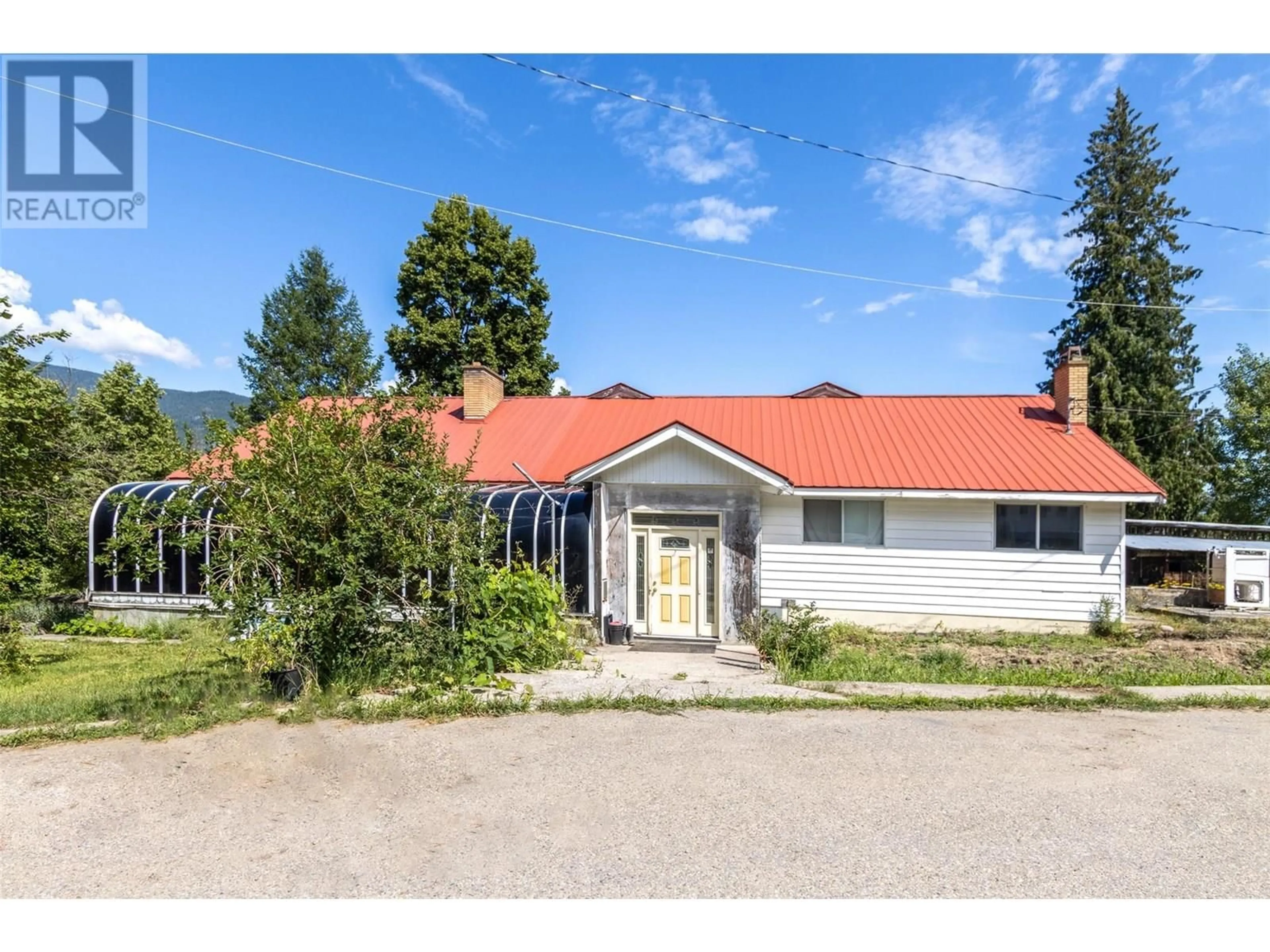 A pic from outside/outdoor area/front of a property/back of a property/a pic from drone, unknown for 4900 45 STREET SOUTHWEST, Salmon Arm British Columbia V1E3C1