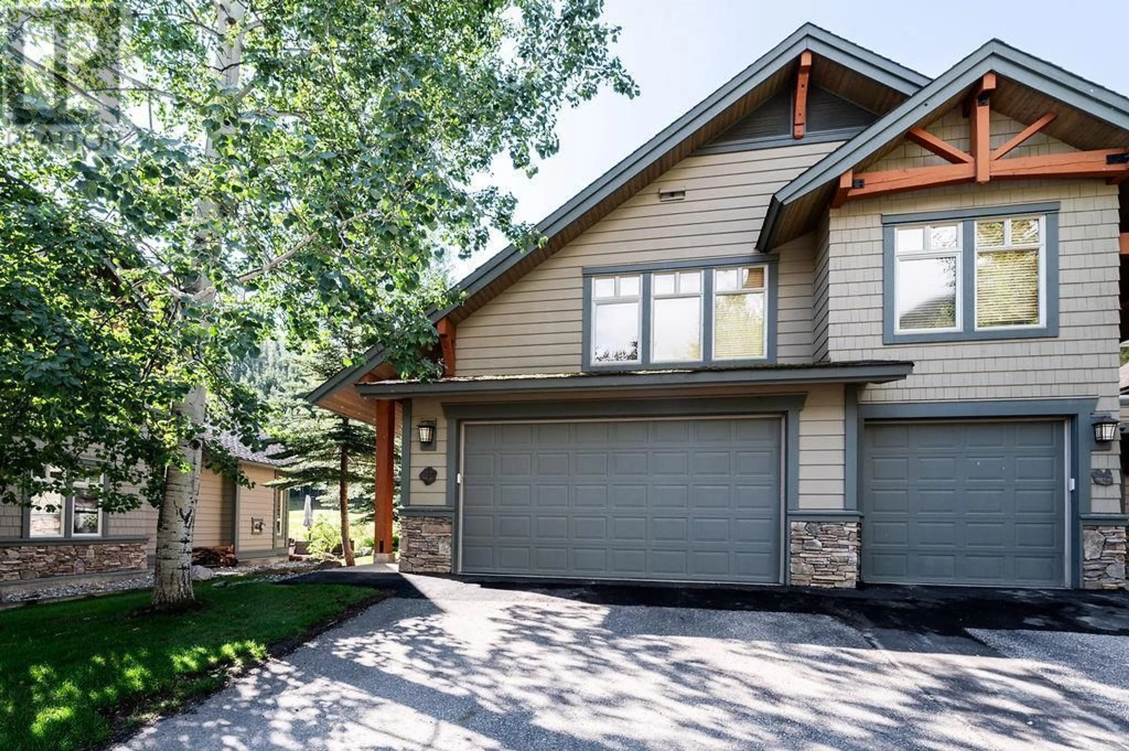 Home with vinyl exterior material, street for 13 - 1856 GREYWOLF DRIVE, Panorama British Columbia V0A1T0