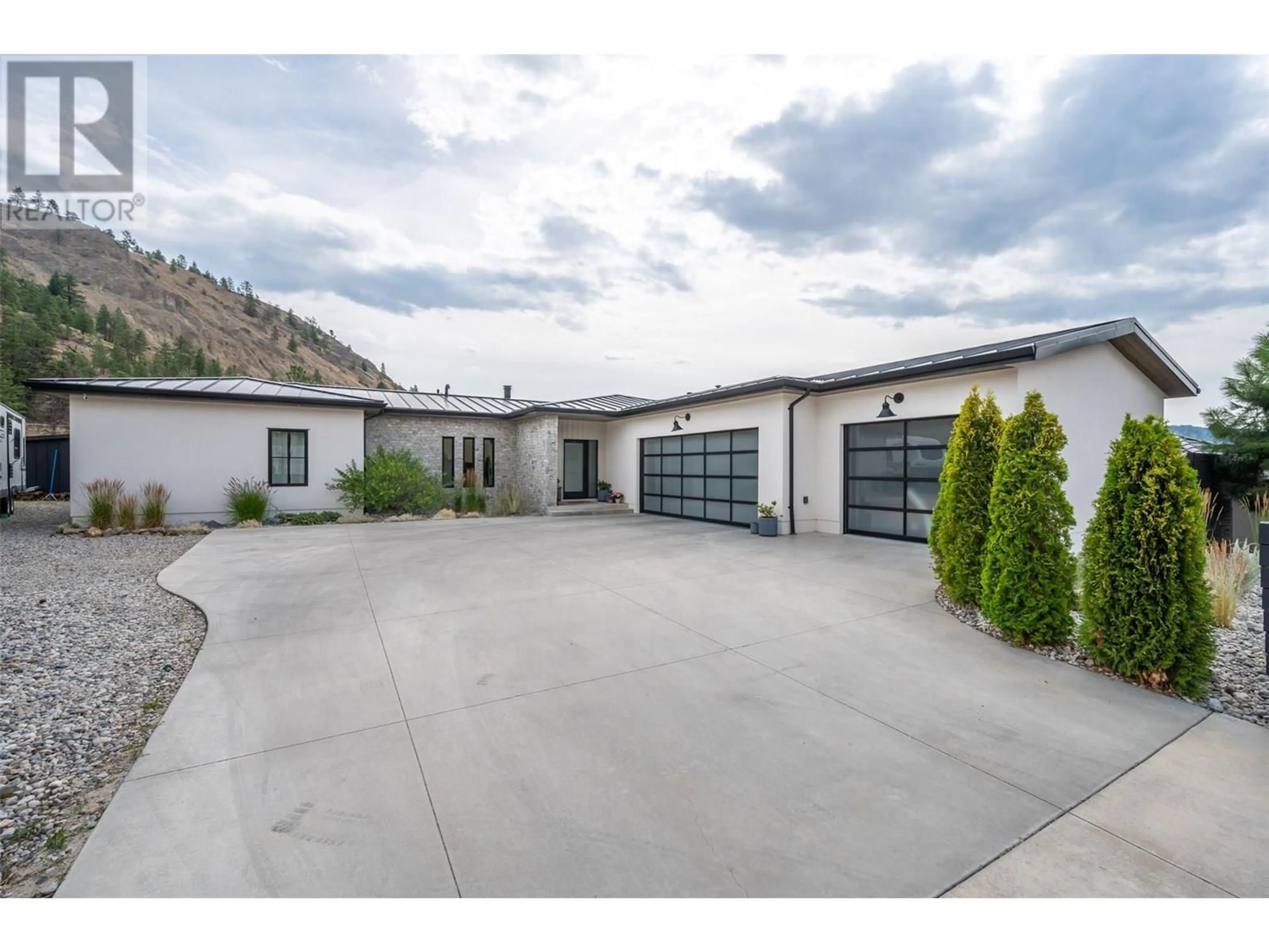 Indoor garage for 21 - 6709 VICTORIA ROAD, Summerland British Columbia V0H1Z2