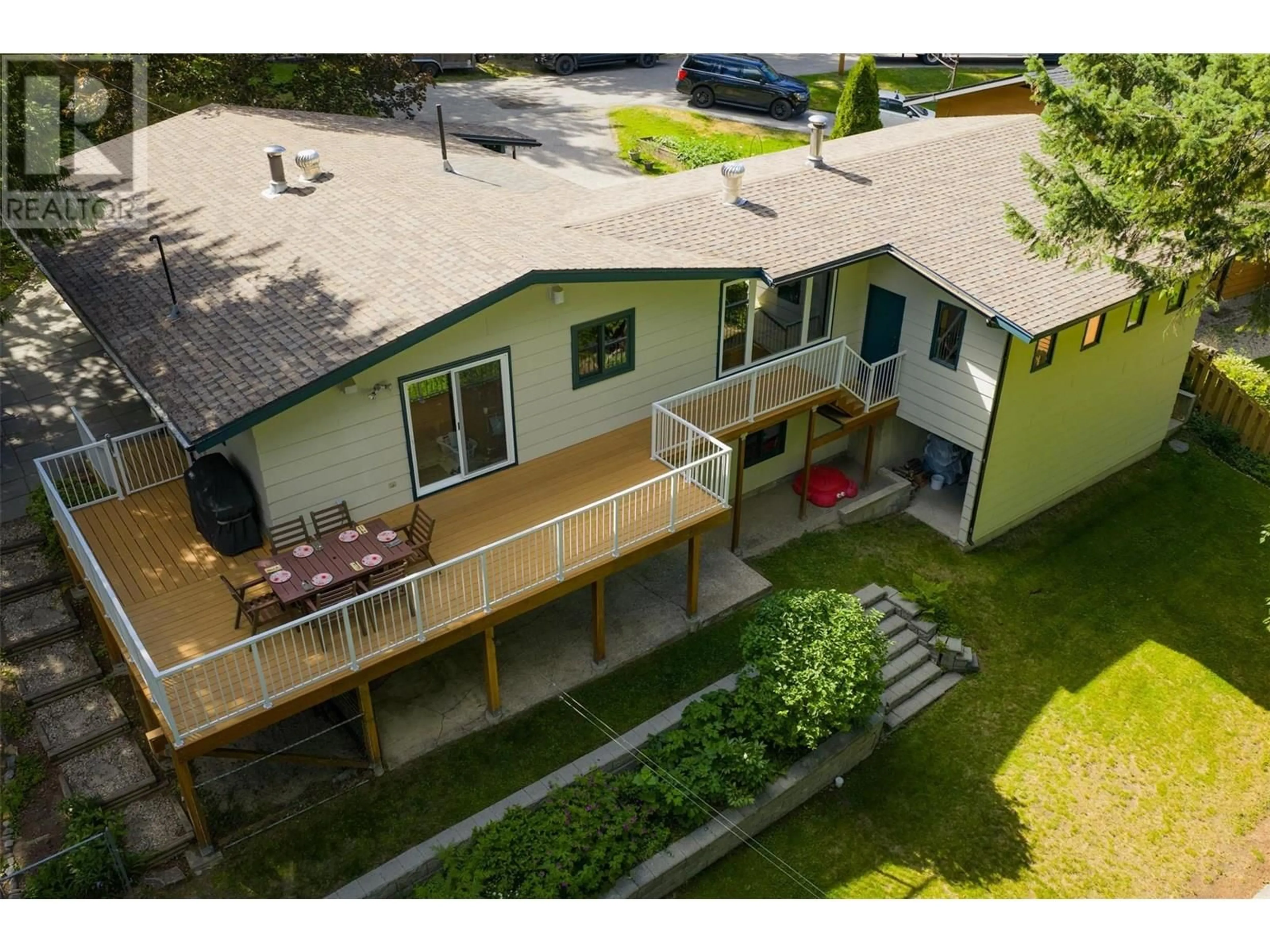 A pic from outside/outdoor area/front of a property/back of a property/a pic from drone, unknown for 2707 MAPLE CRESCENT, Rossland British Columbia V0G1Y0