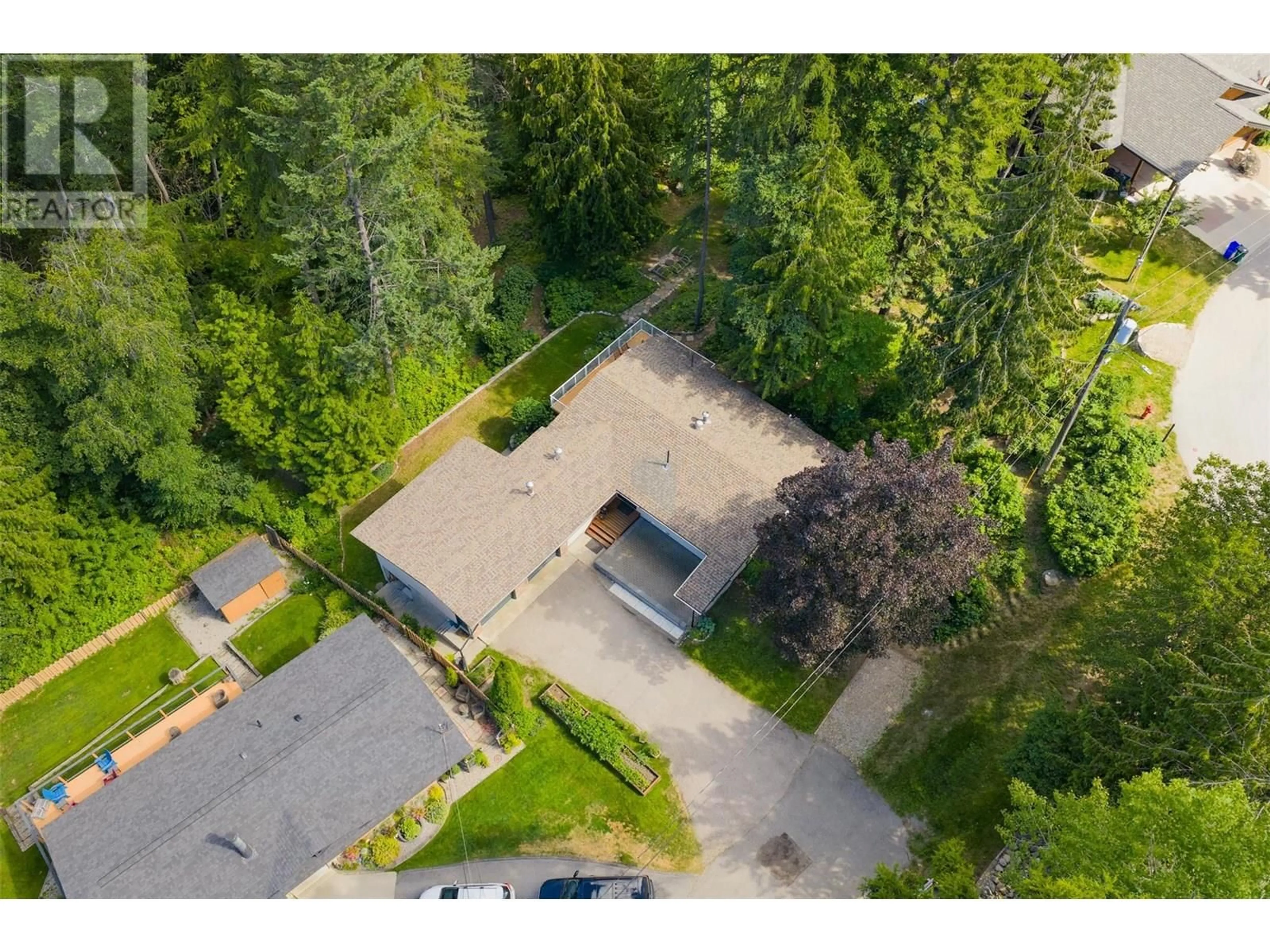 A pic from outside/outdoor area/front of a property/back of a property/a pic from drone, street for 2707 MAPLE CRESCENT, Rossland British Columbia V0G1Y0