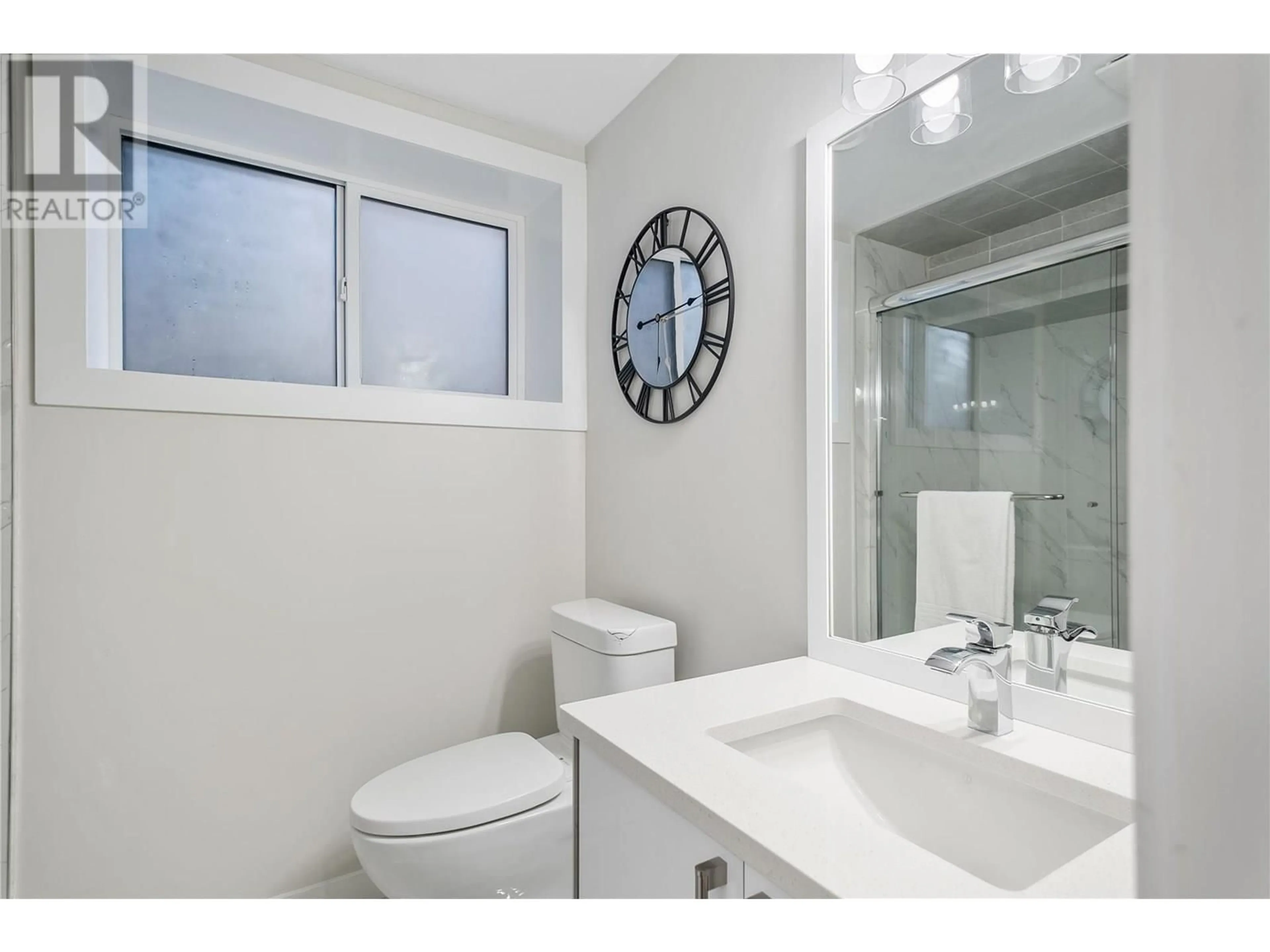 Standard bathroom, ceramic/tile floor for 1291 MOUNTAINVIEW STREET, Kelowna British Columbia V1Y4M9