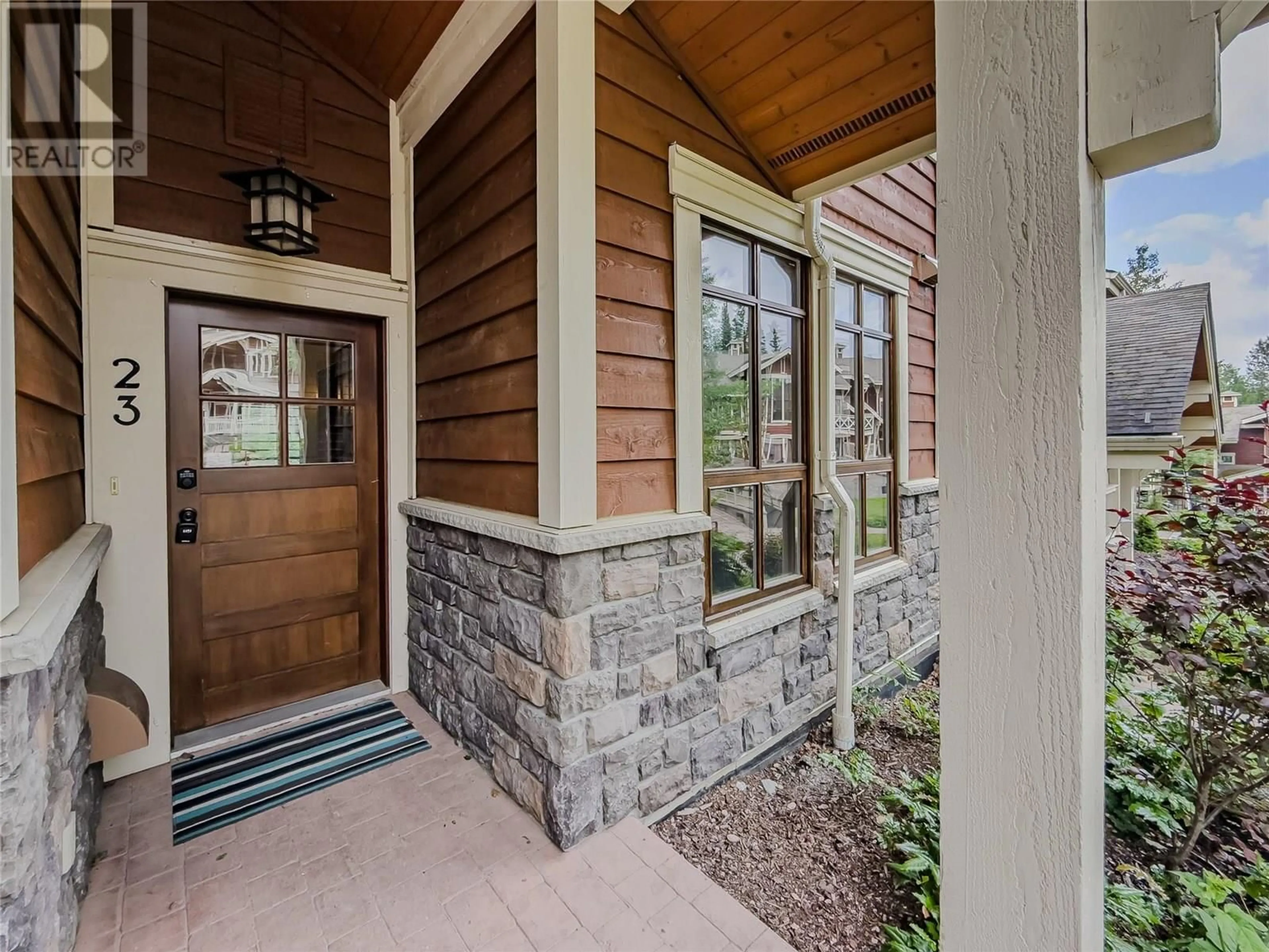 Indoor entryway for 23 - 5005 VALLEY DRIVE, Kamloops British Columbia V0E5N0