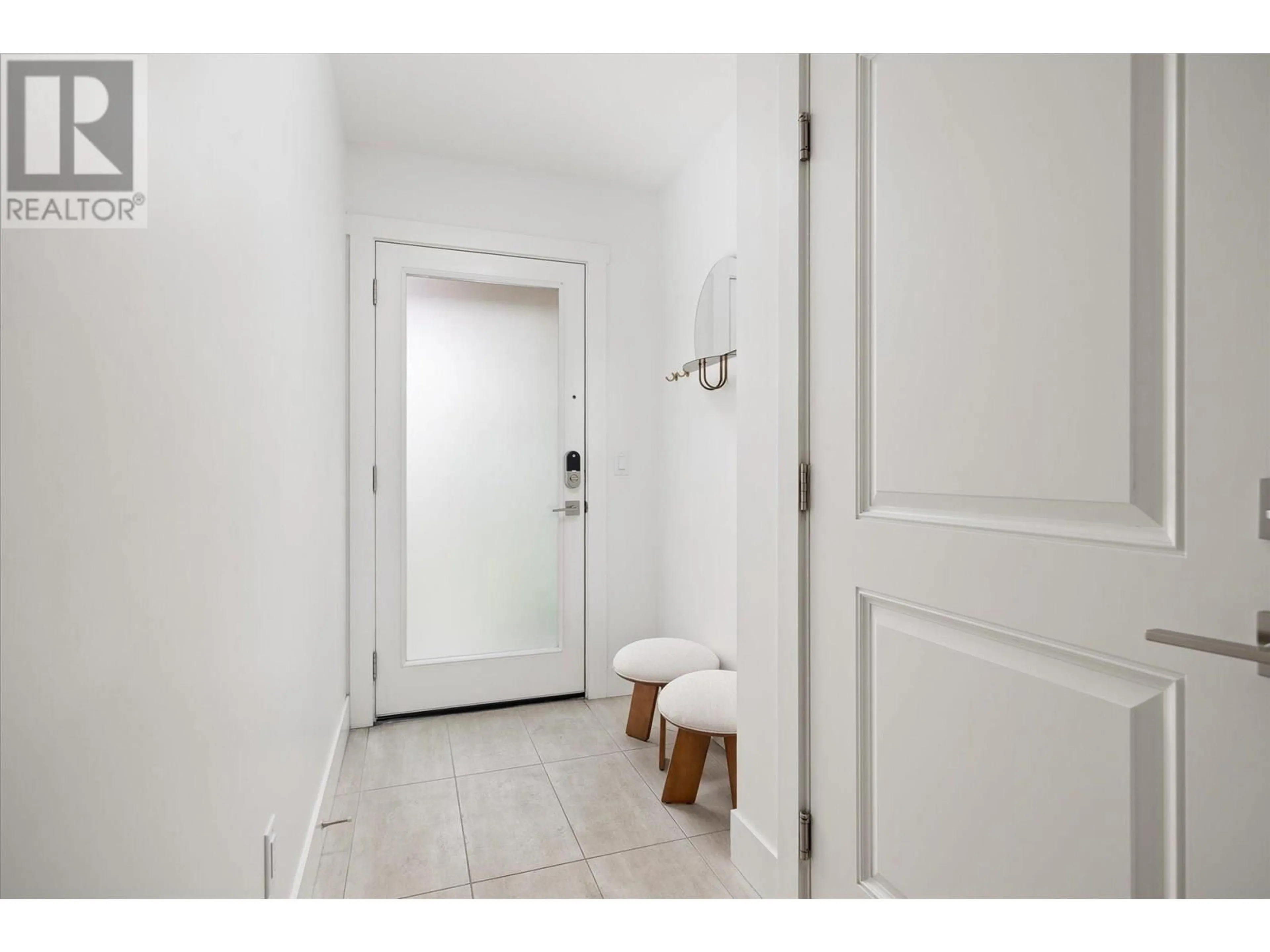 Indoor entryway for 4 - 720 VALLEY ROAD, Kelowna British Columbia V1V0E1