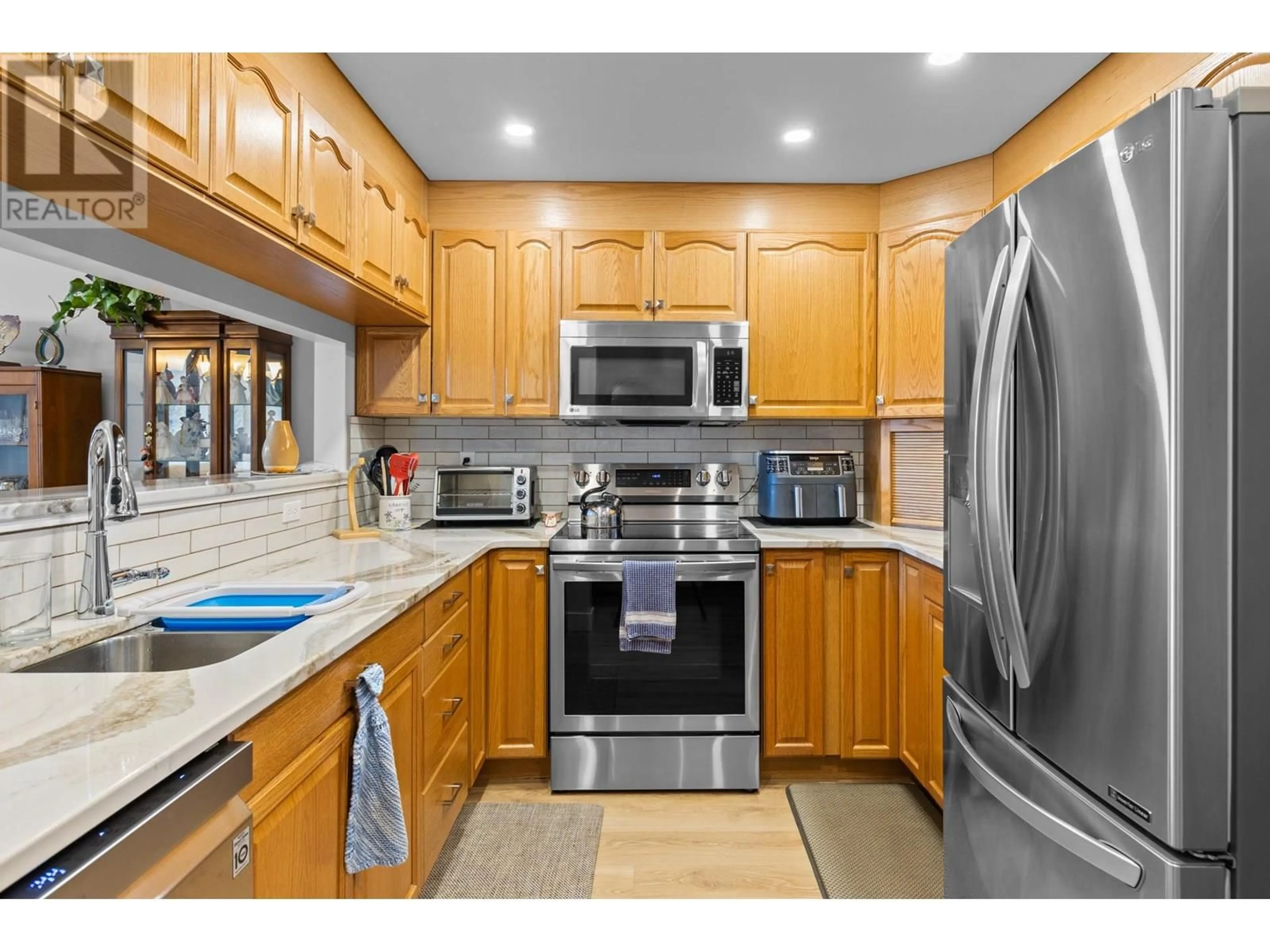 Standard kitchen, unknown for 309 - 1045 SUTHERLAND AVENUE, Kelowna British Columbia V1Y5Y1