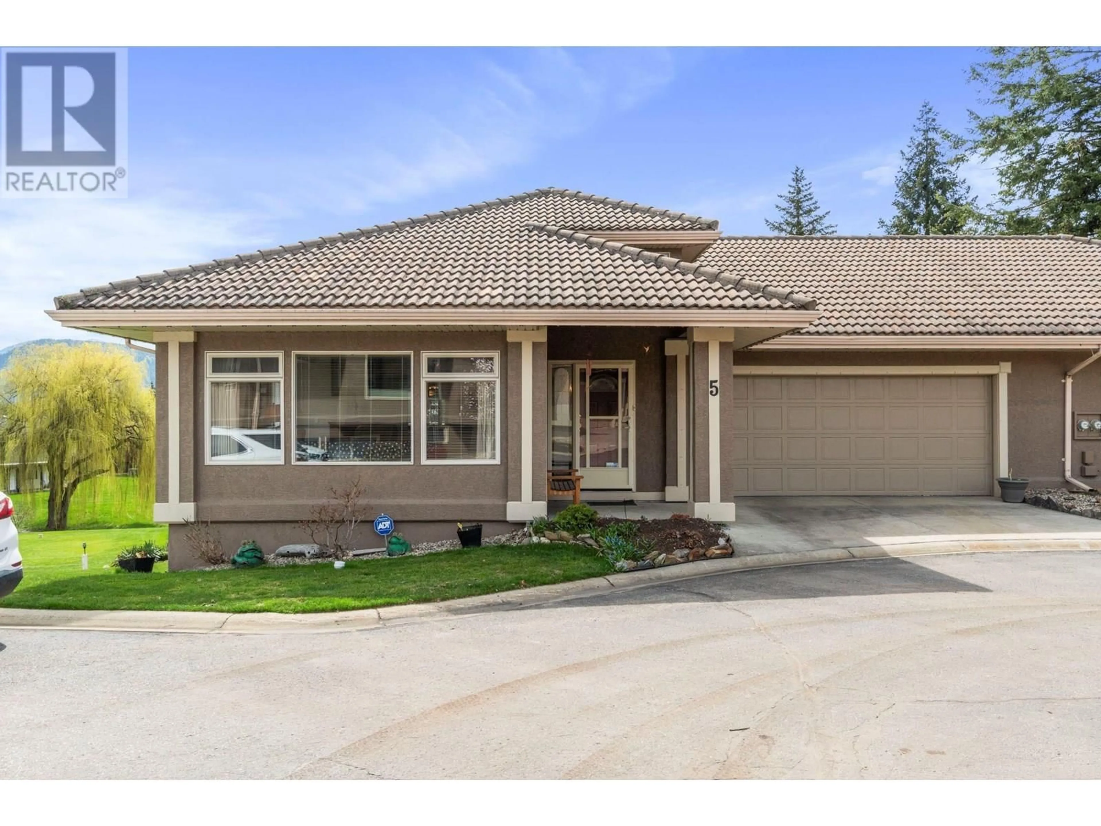 Home with vinyl exterior material, street for 5 - 2550 GOLF COURSE DRIVE, Blind Bay British Columbia V0E1H1