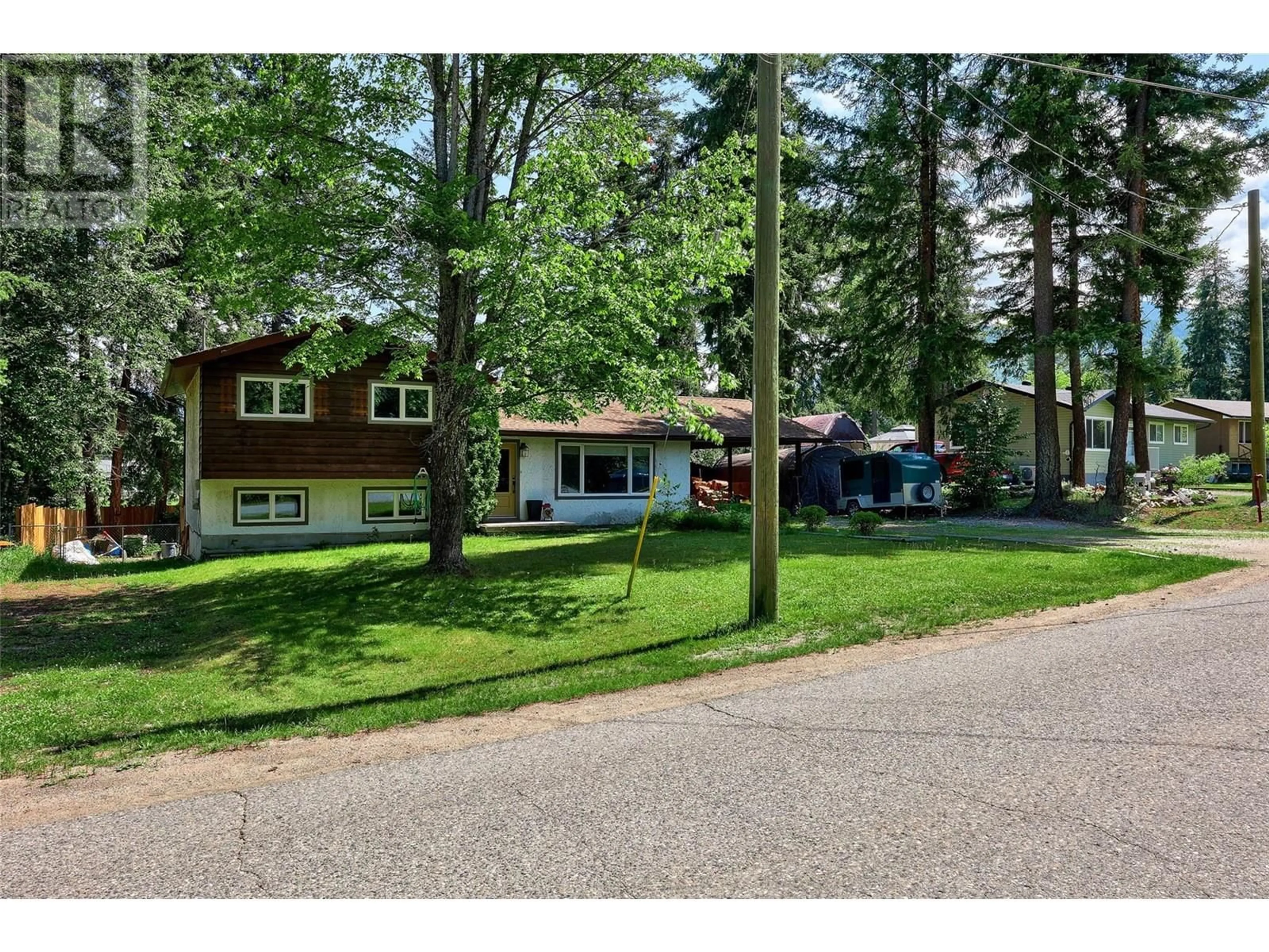 A pic from outside/outdoor area/front of a property/back of a property/a pic from drone, street for 305 RIVERVIEW CRESCENT, Clearwater British Columbia V0E1N2