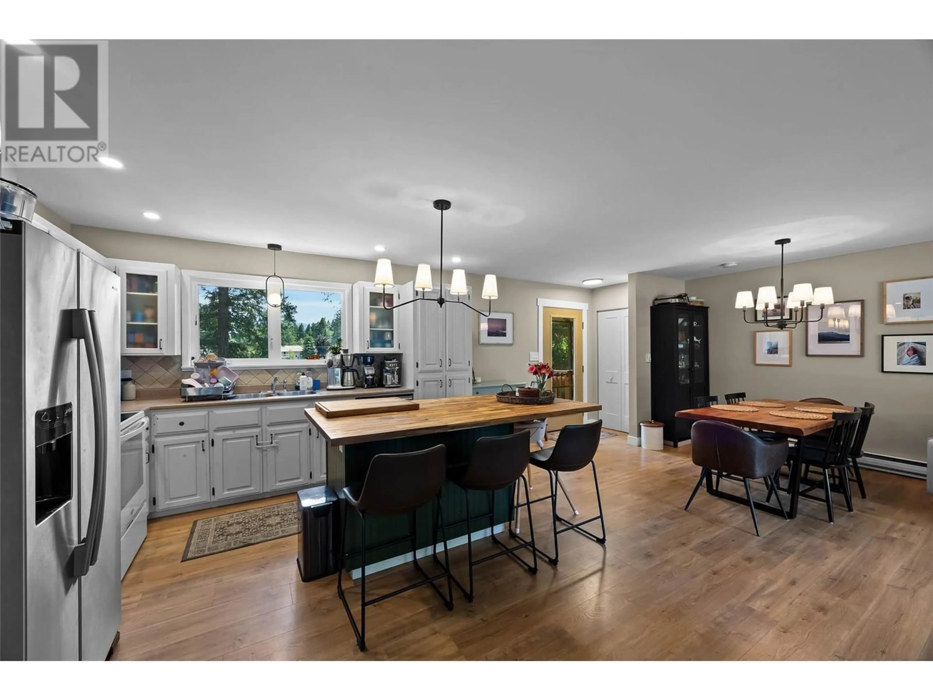 Open concept kitchen, unknown for 305 RIVERVIEW CRESCENT, Clearwater British Columbia V0E1N2