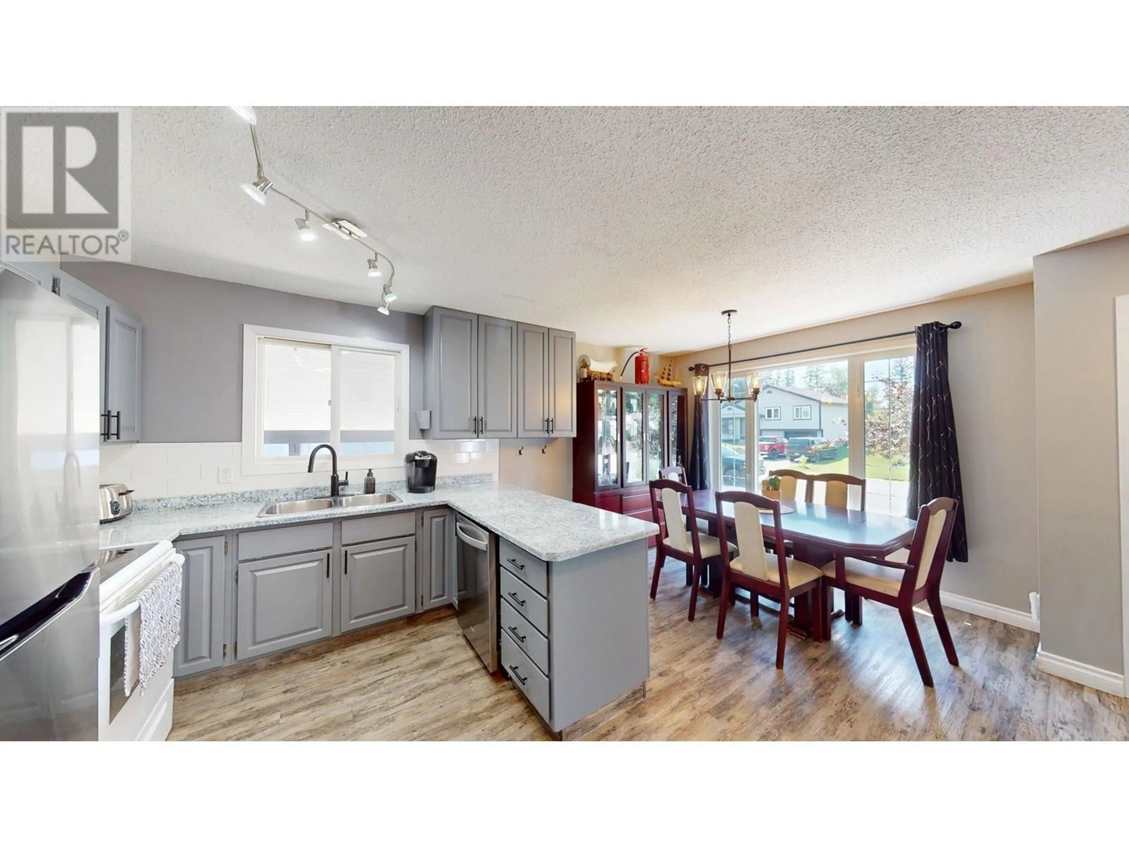 Open concept kitchen, unknown for 11 CASCADE CRESCENT, Elkford British Columbia V0B1H0