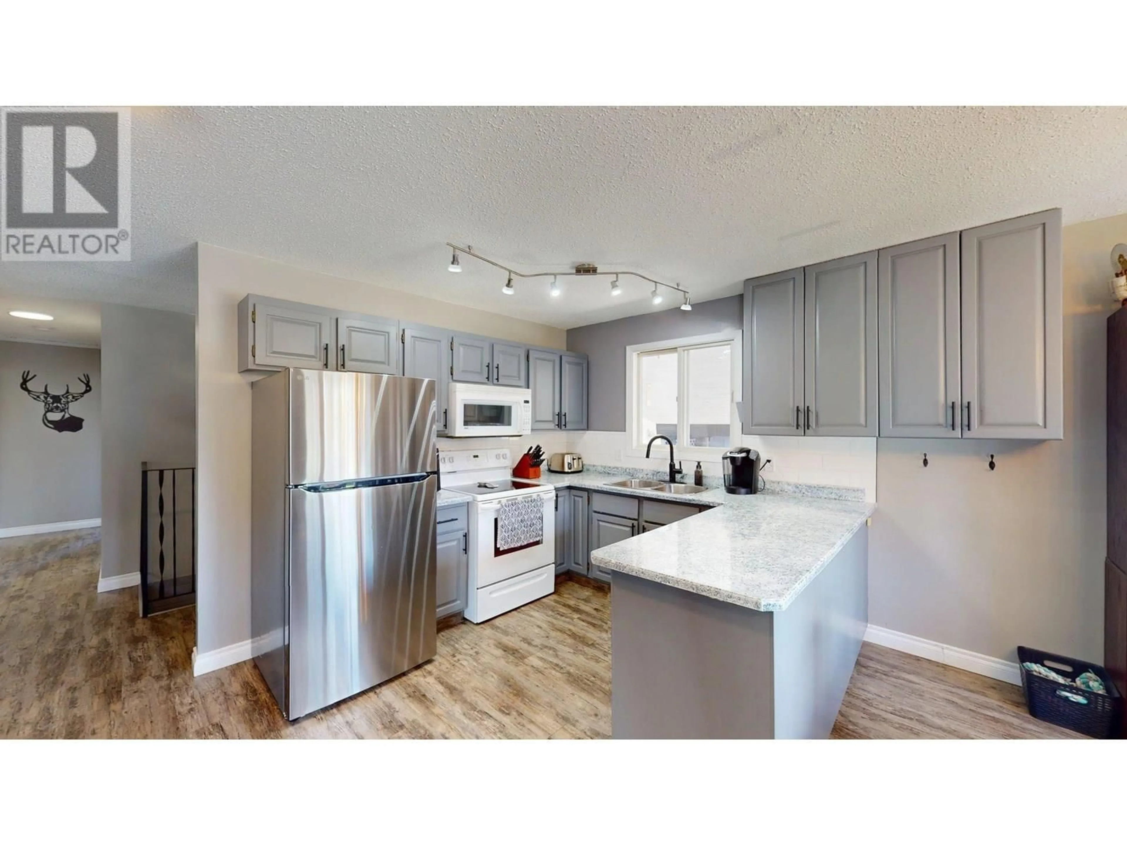 Open concept kitchen, unknown for 11 CASCADE CRESCENT, Elkford British Columbia V0B1H0