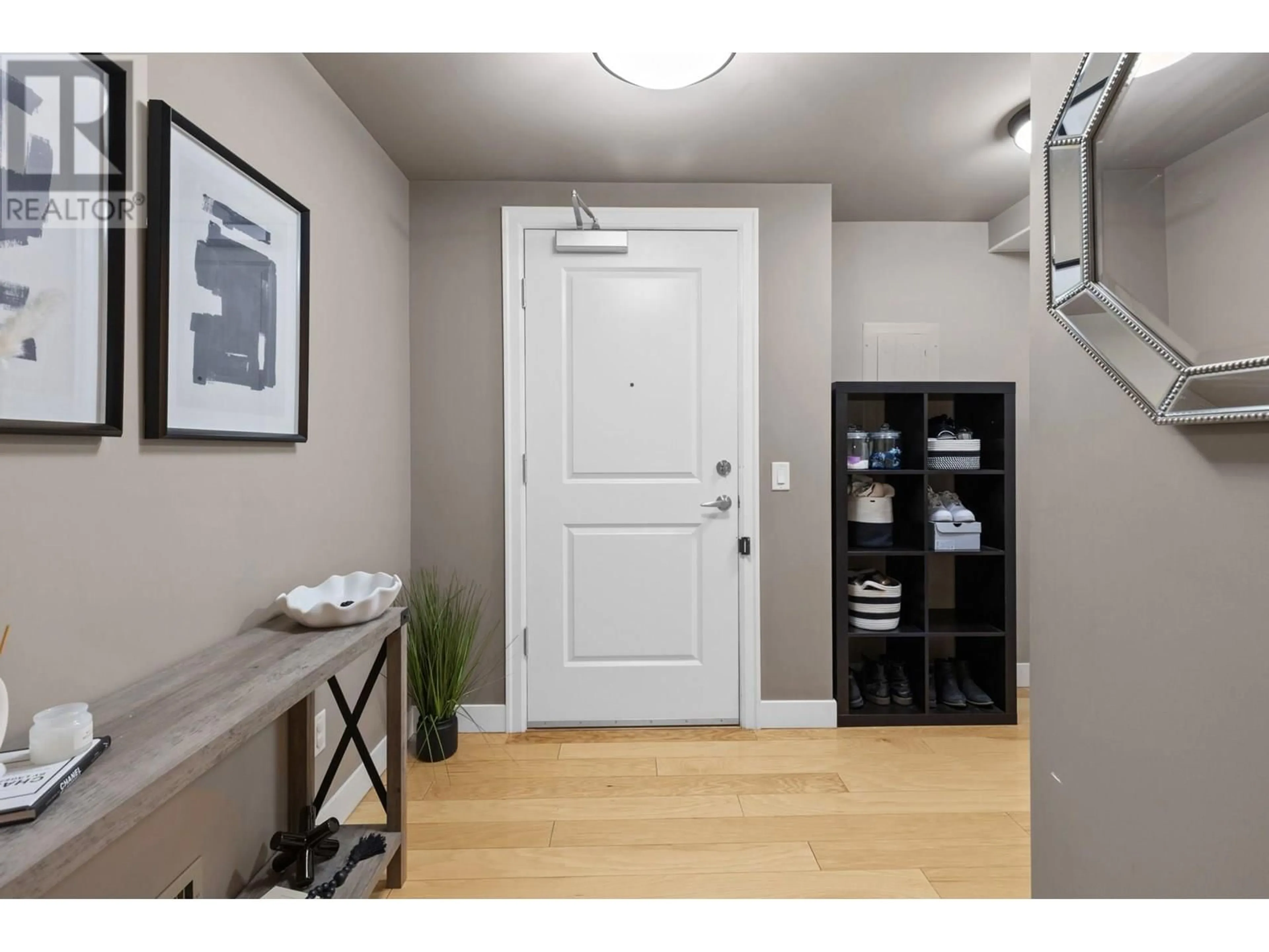 Indoor entryway for 201 - 600 SARSONS ROAD, Kelowna British Columbia V1W5H5