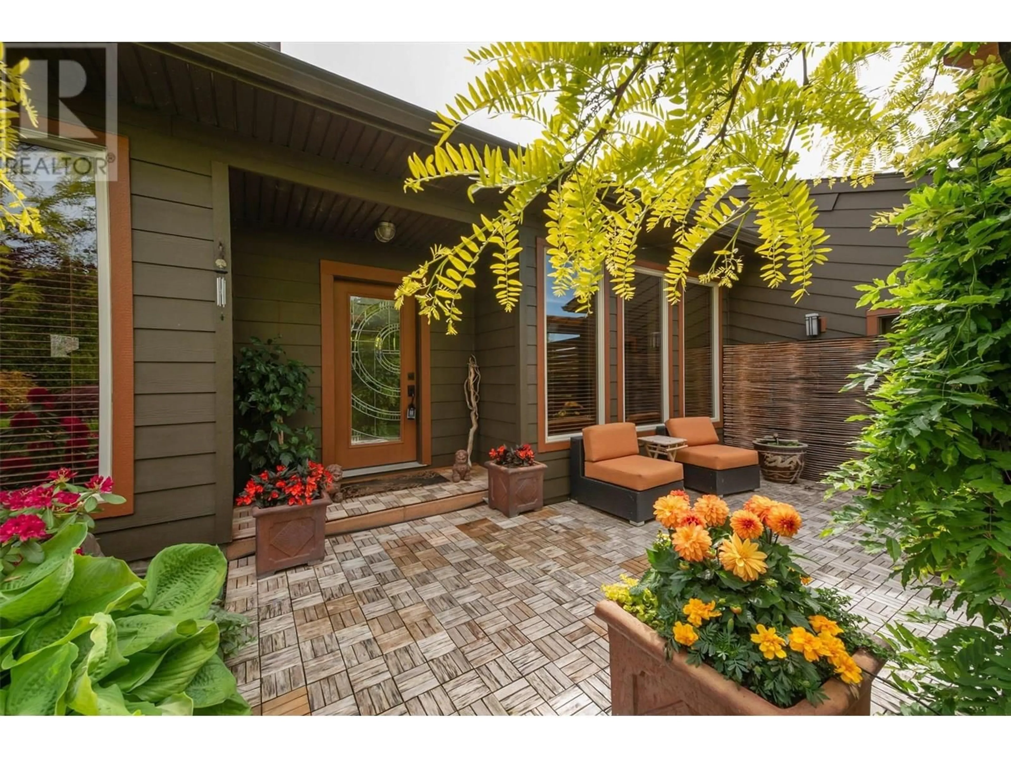 Indoor entryway for 5259 CHUTE LAKE ROAD, Kelowna British Columbia V1W4K8