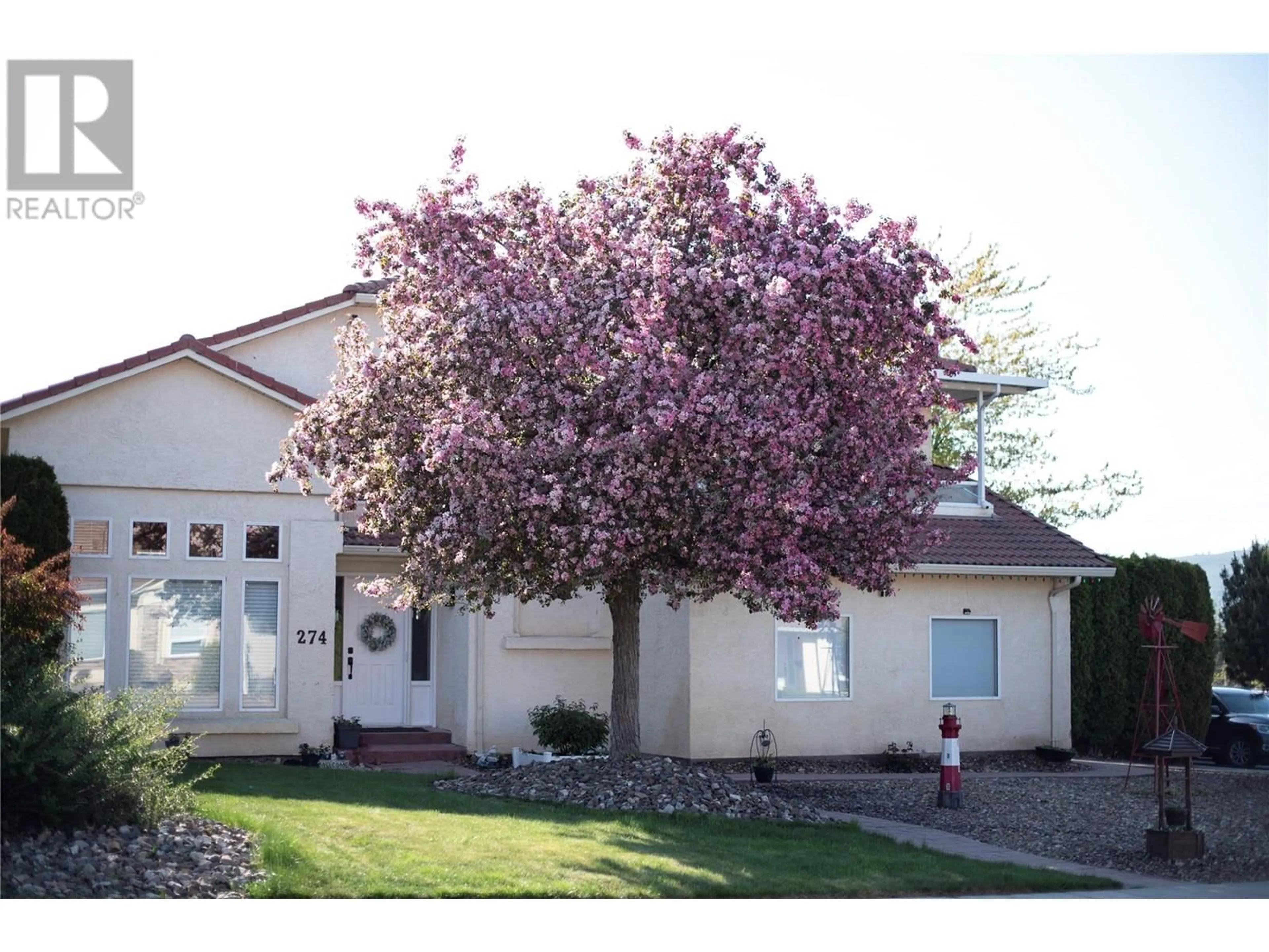 Home with vinyl exterior material, street for 274 COUNTRY ESTATE PLACE, Vernon British Columbia V1B2V3
