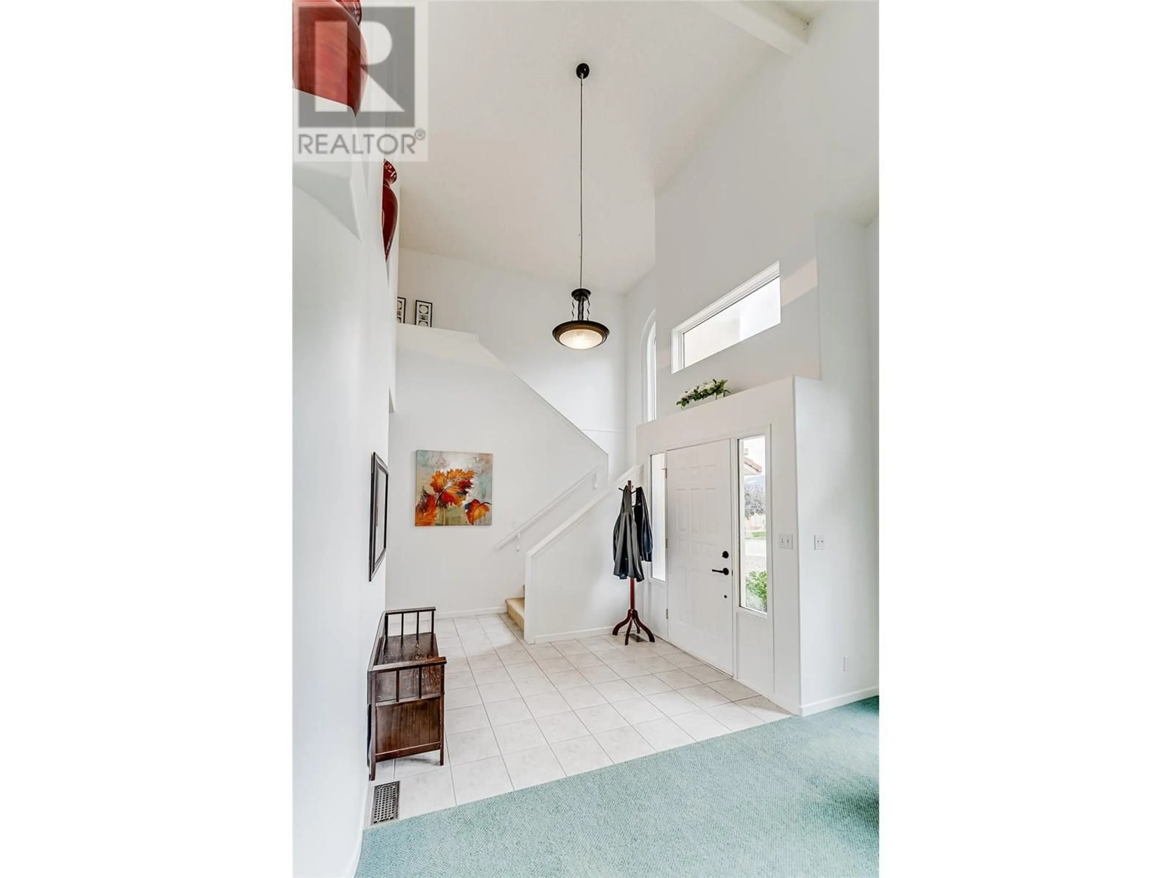 Indoor foyer for 274 COUNTRY ESTATE PLACE, Vernon British Columbia V1B2V3