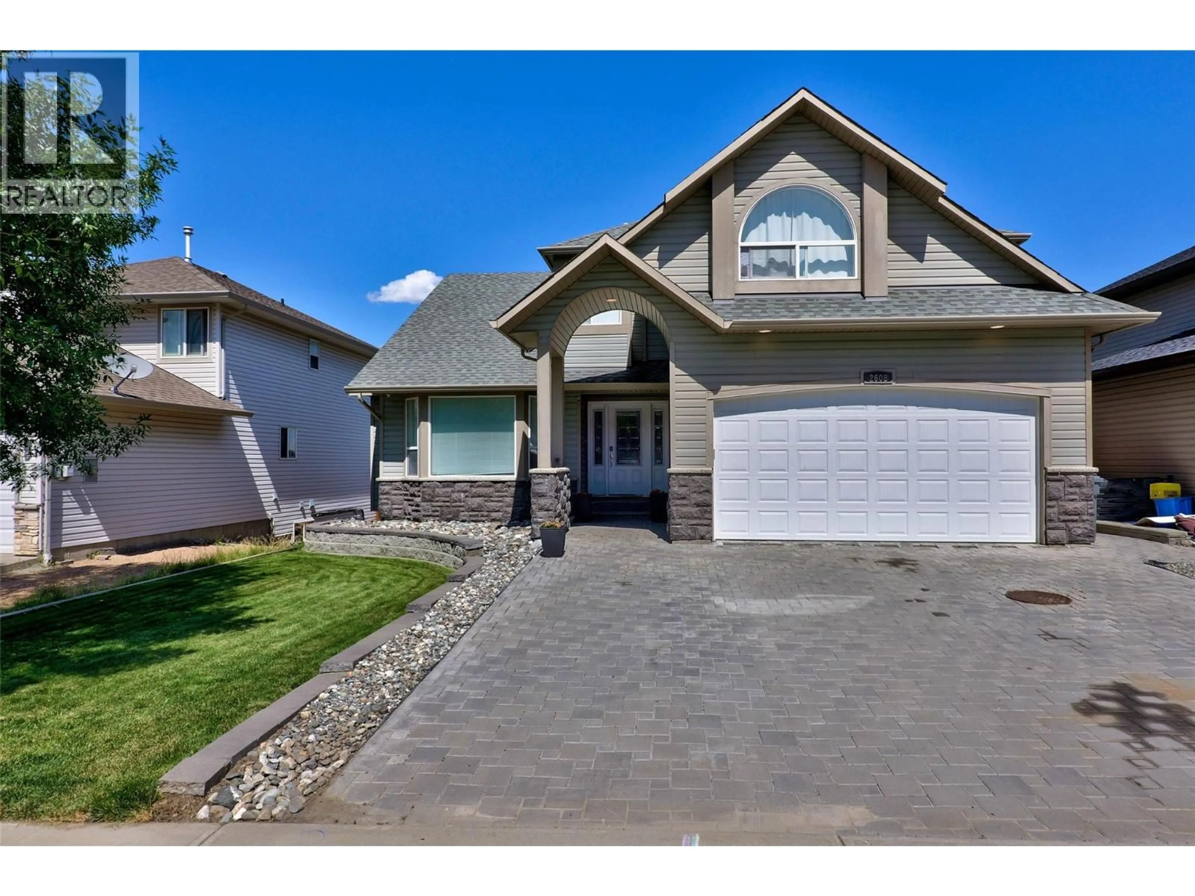 Home with vinyl exterior material, street for 2608 BENTALL DRIVE, Kamloops British Columbia V1S2B5