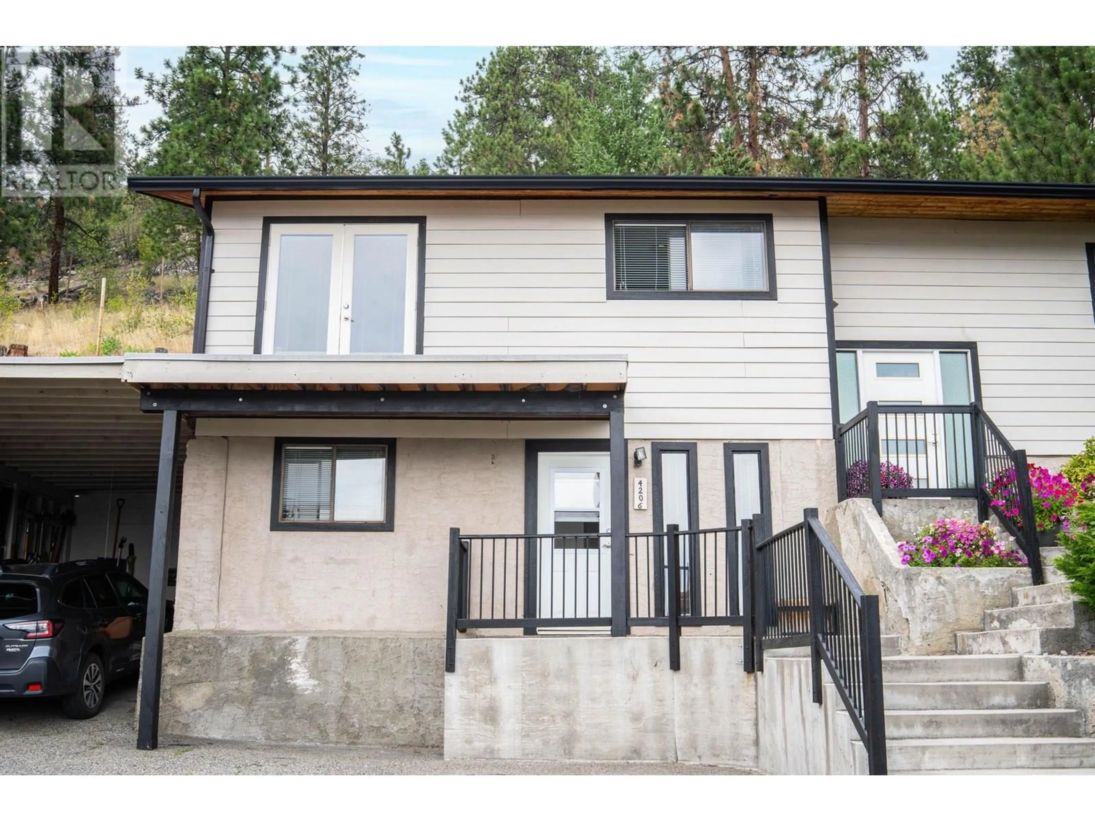 Home with vinyl exterior material, unknown for 4206 4TH AVENUE, Peachland British Columbia V0H1X5