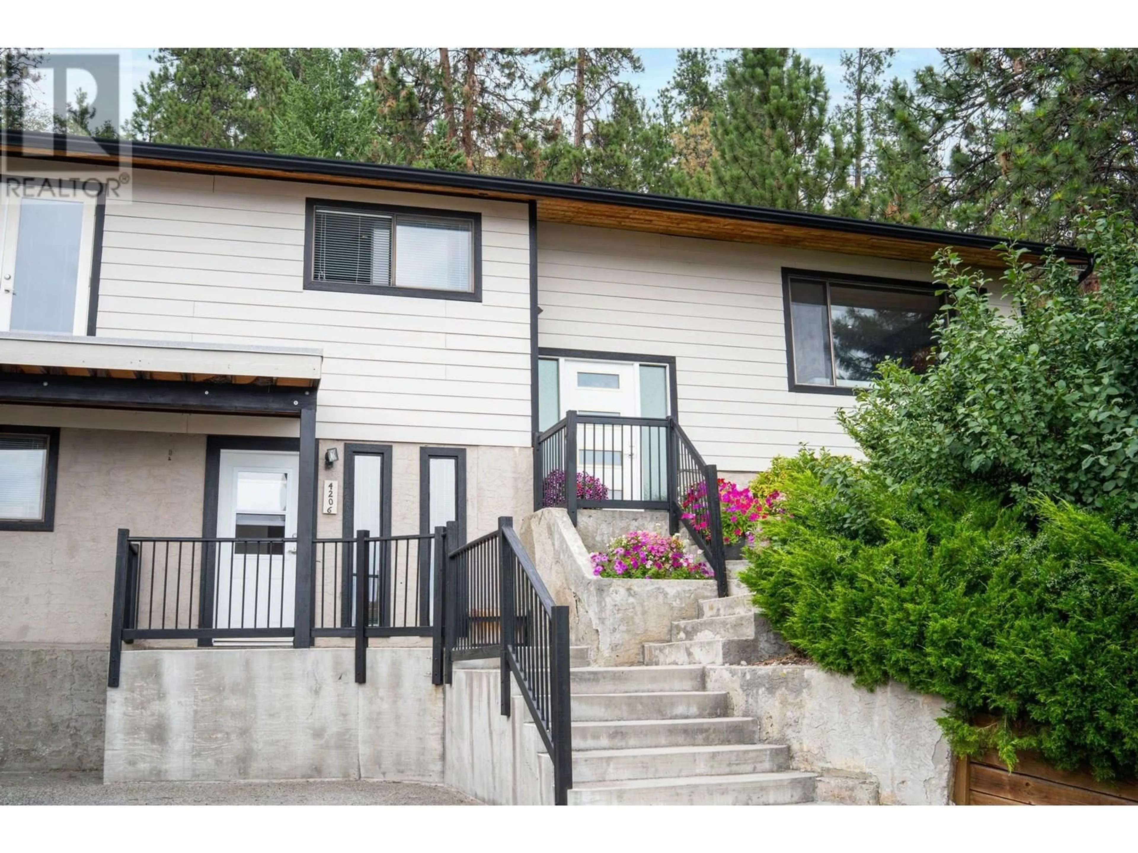 Home with vinyl exterior material, street for 4206 4TH AVENUE, Peachland British Columbia V0H1X5