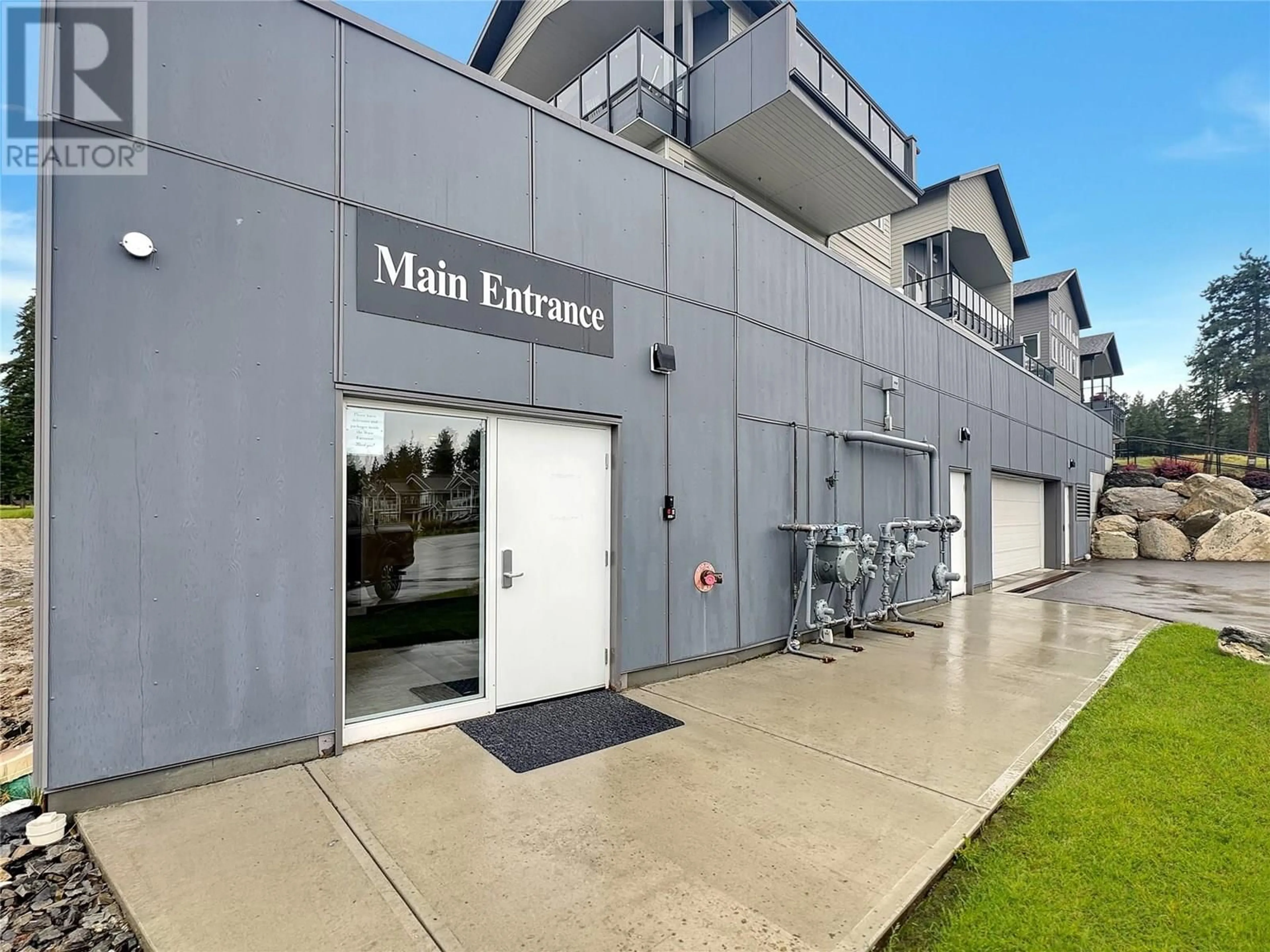 Indoor foyer for 213 - 355 LEGACY LOOKOUT, Cranbrook British Columbia V1C0E6