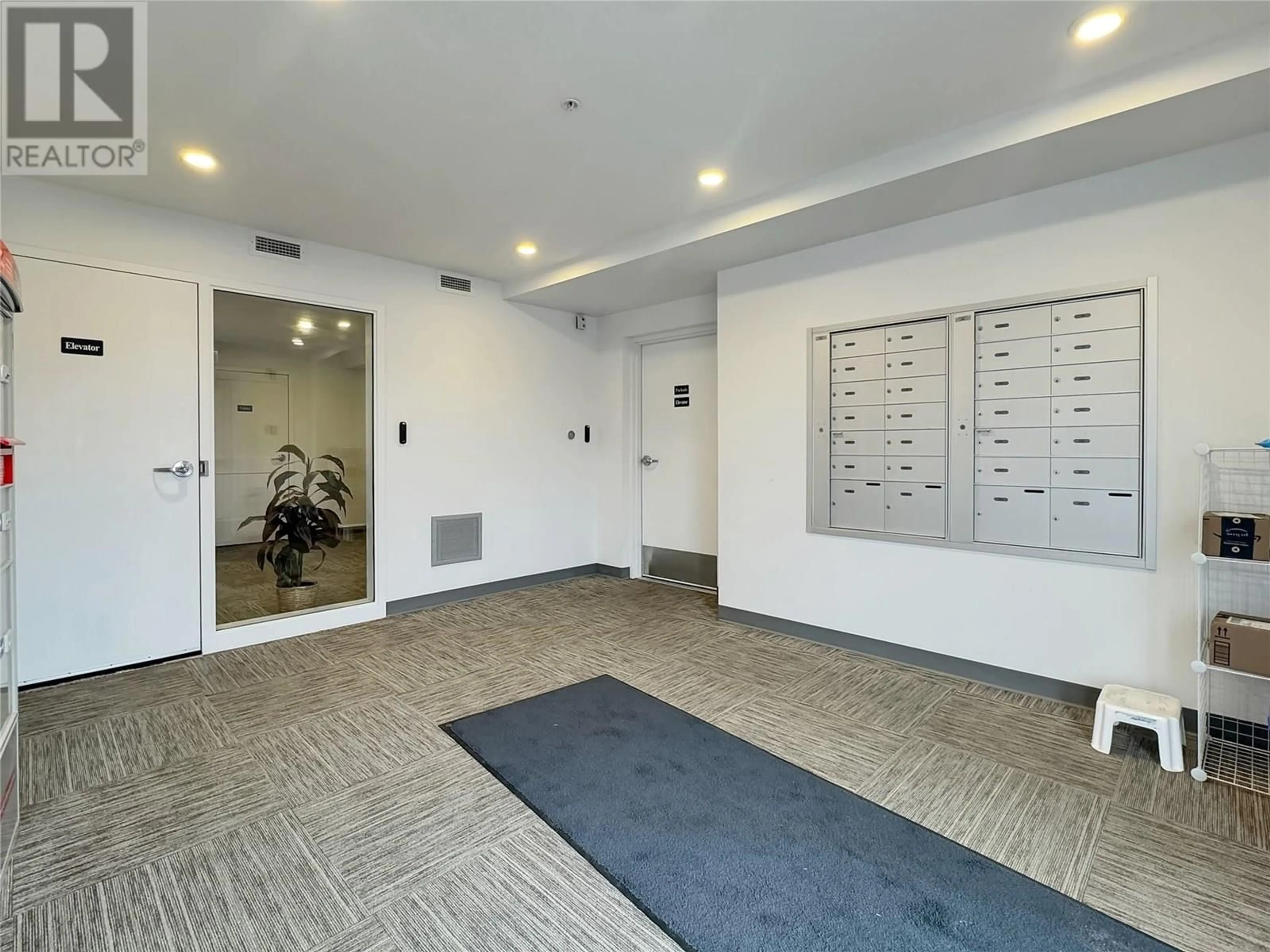 Indoor foyer for 213 - 355 LEGACY LOOKOUT, Cranbrook British Columbia V1C0E6