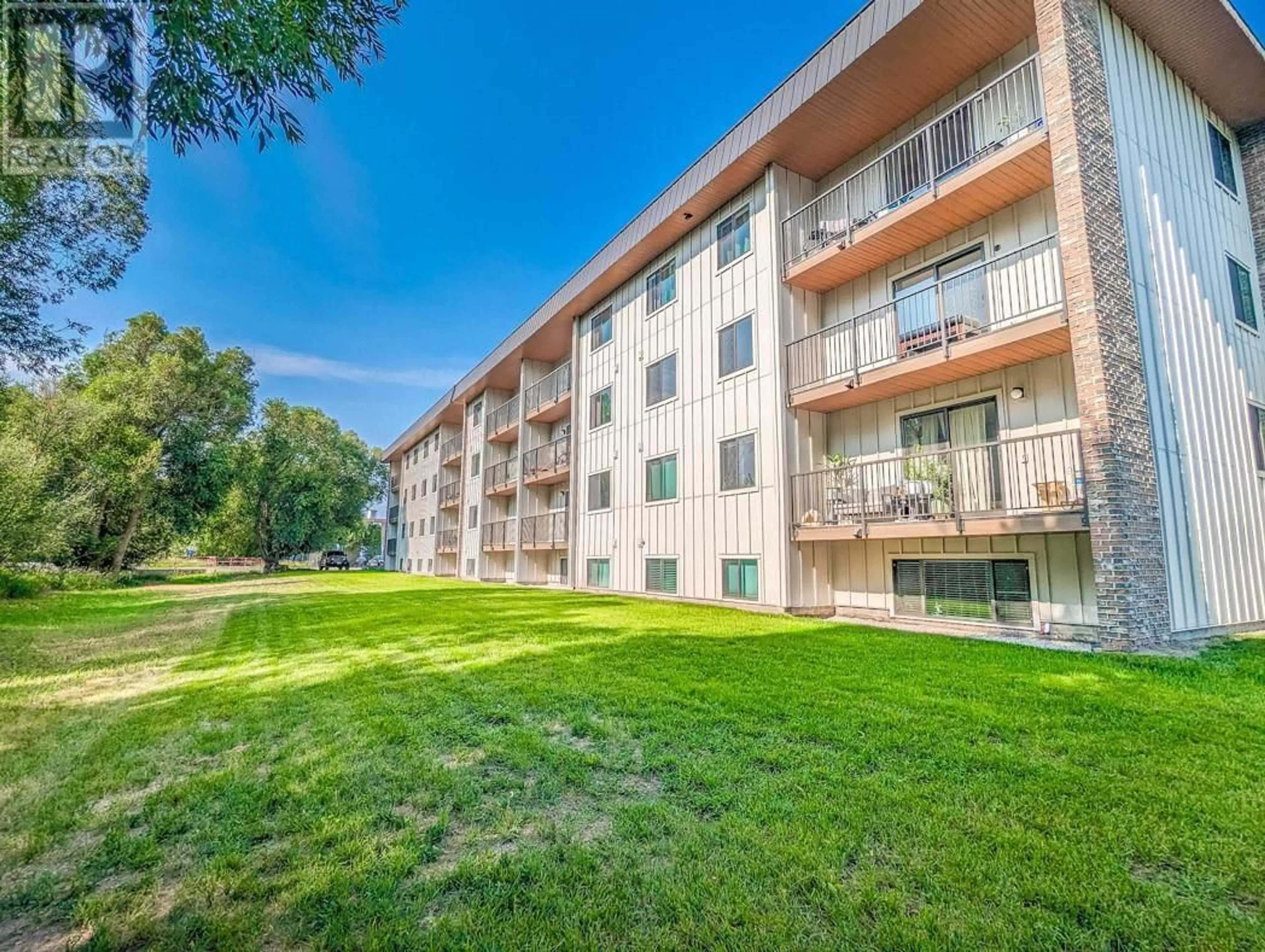 A pic from outside/outdoor area/front of a property/back of a property/a pic from drone, unknown for 403 - 606 18TH AVENUE NORTH, Cranbrook British Columbia V1C5M1