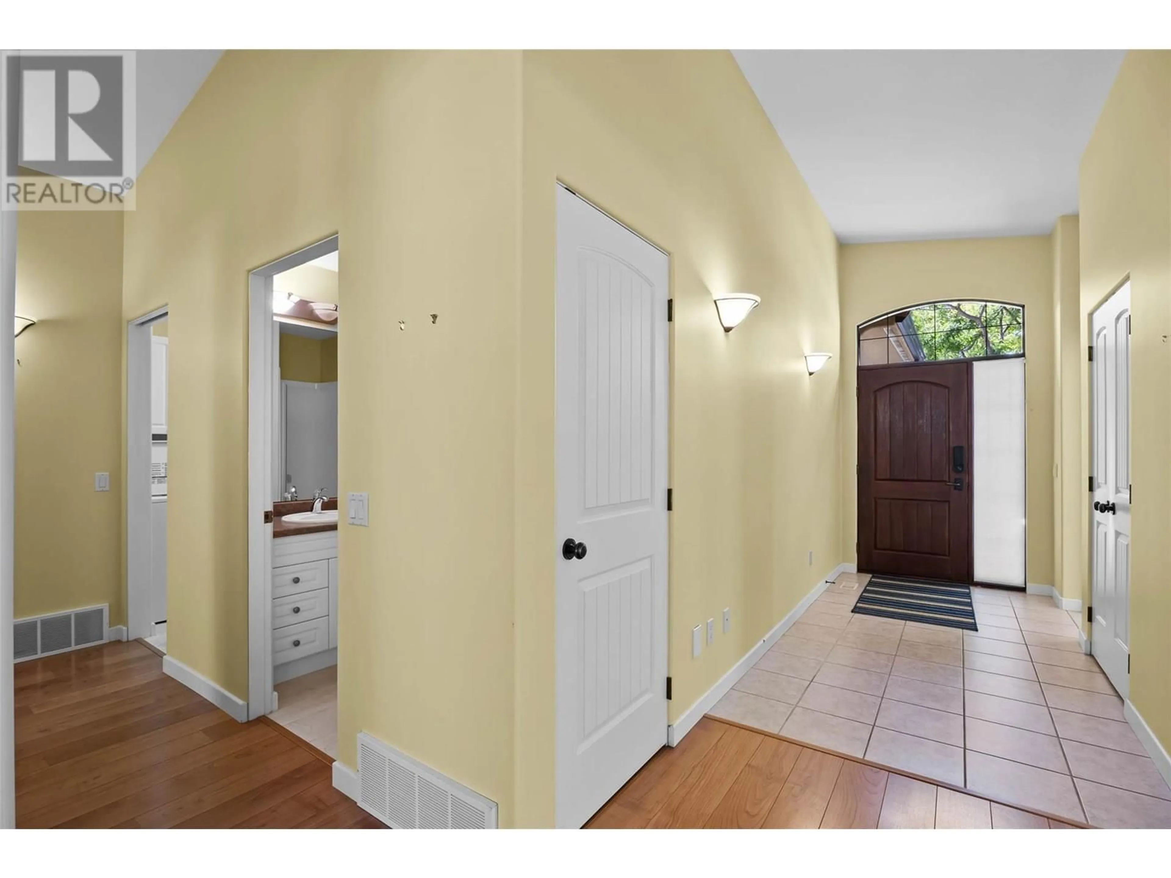 Indoor entryway for 765 ROSEWOOD CRESCENT, Kamloops British Columbia V2H1S3