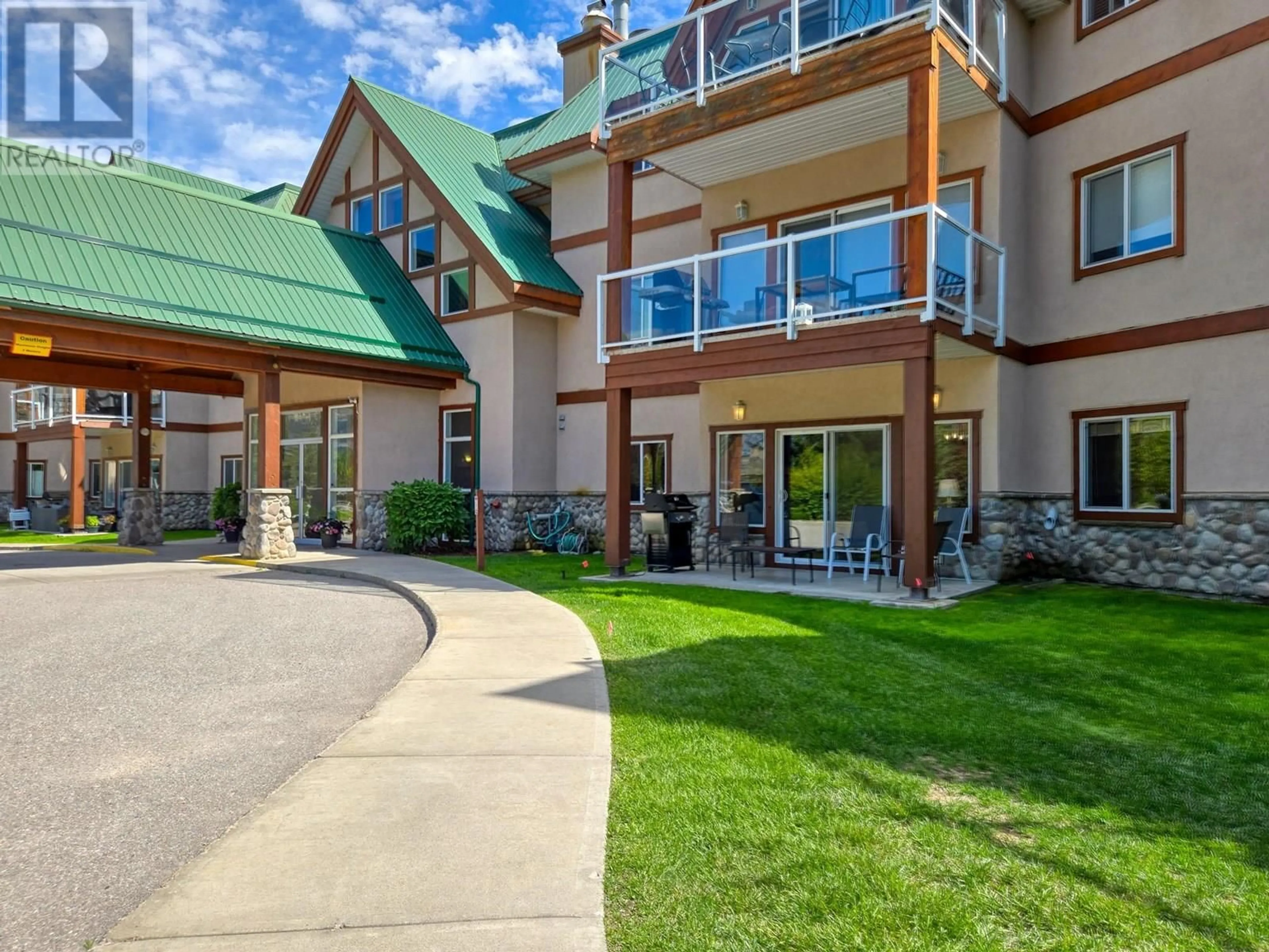 Indoor foyer for 112 - 701 14A CRESCENT, Invermere British Columbia V0A1K4