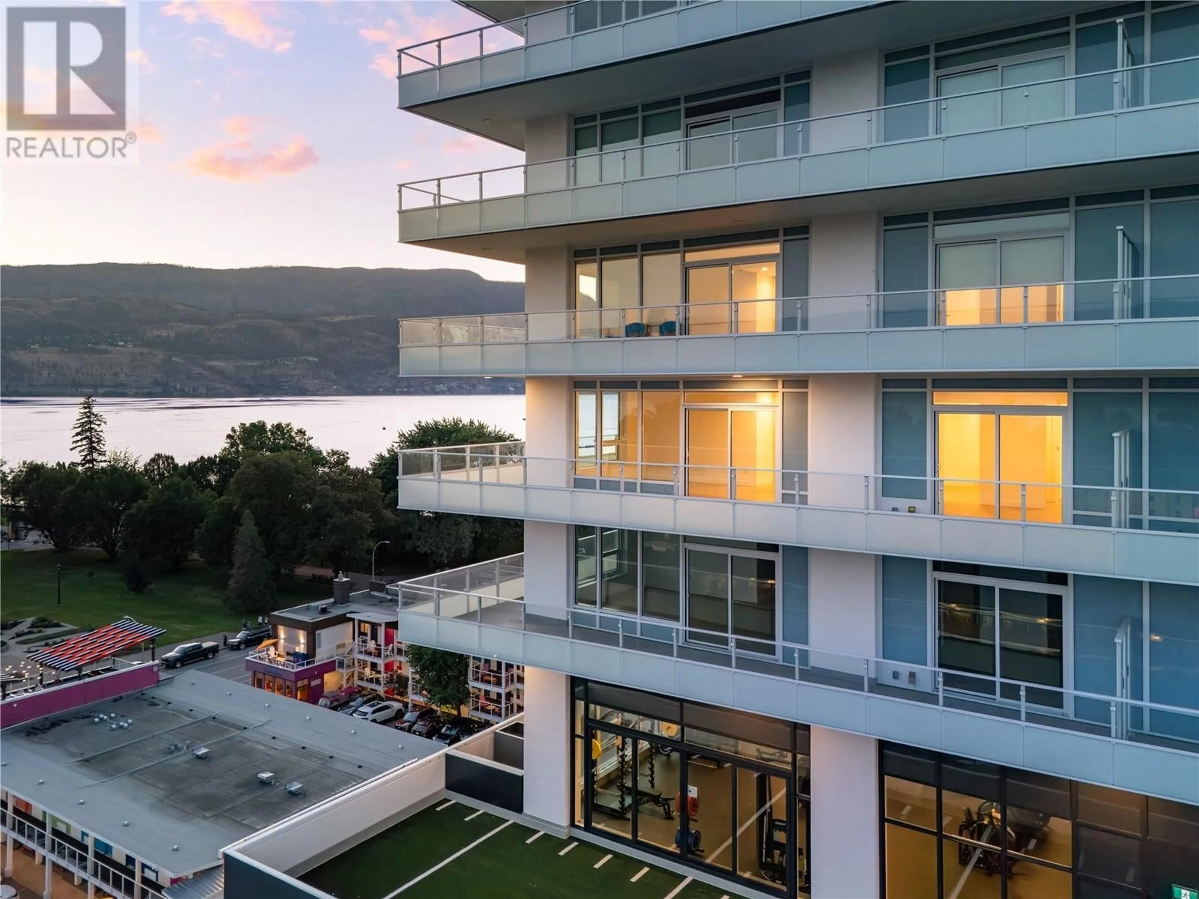 A pic from outside/outdoor area/front of a property/back of a property/a pic from drone, unknown for 807 - 238 LEON AVENUE, Kelowna British Columbia V1Y0N6
