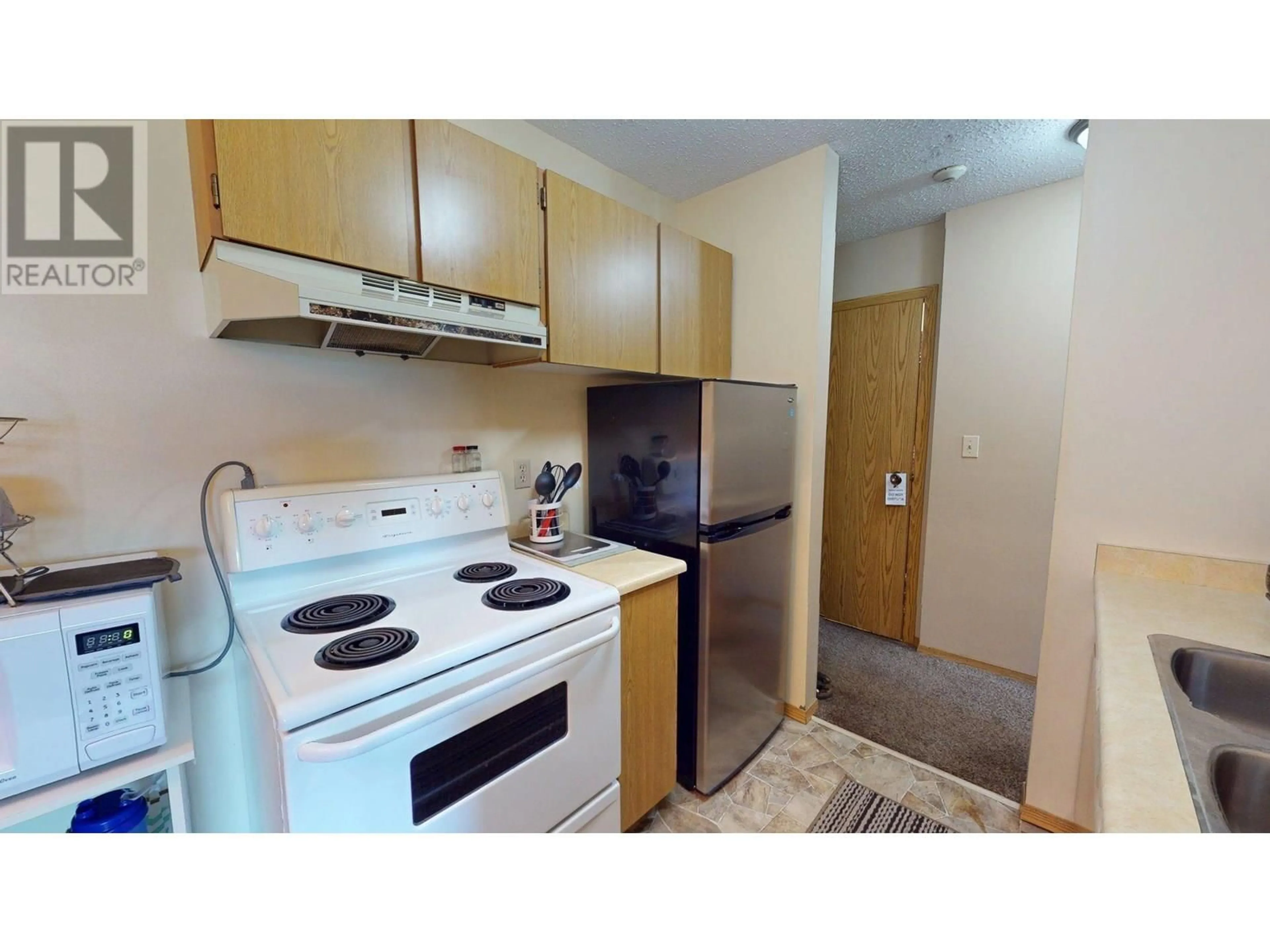 Standard kitchen, unknown for 114 - 10 CARIBOO DRIVE, Elkford British Columbia V0B1H0