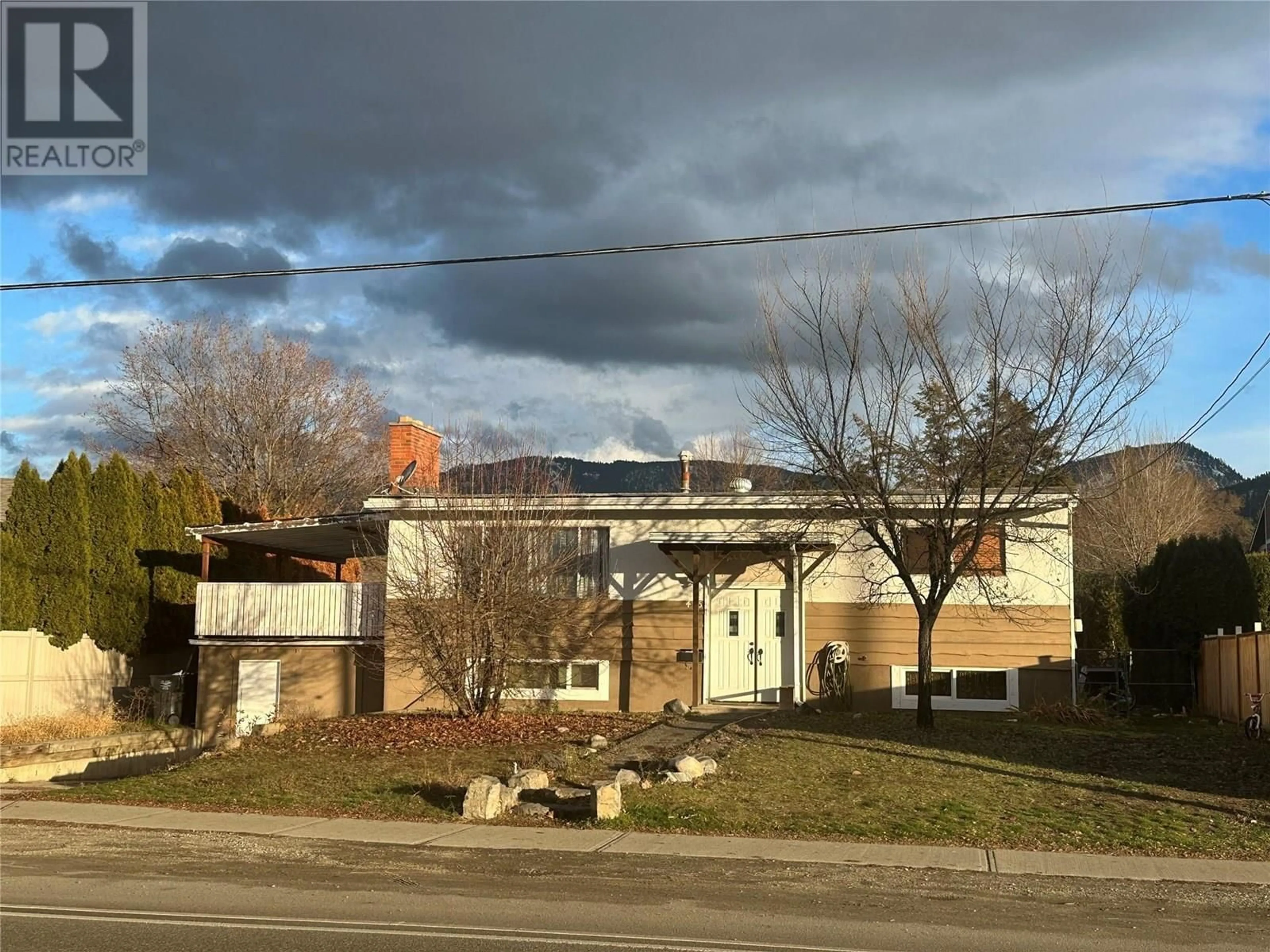 A pic from outside/outdoor area/front of a property/back of a property/a pic from drone, unknown for 475 HOLLYWOOD ROAD SOUTH, Kelowna British Columbia V1X3T2