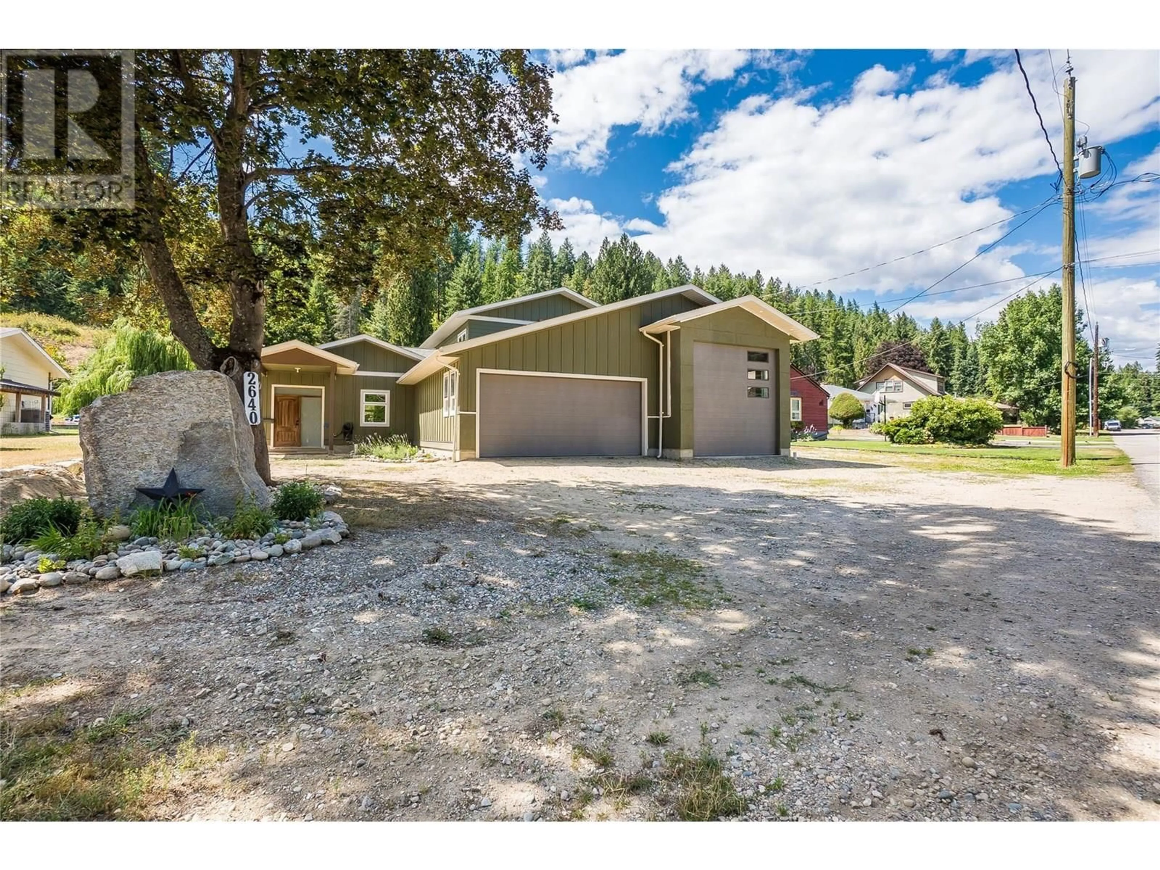 A pic from outside/outdoor area/front of a property/back of a property/a pic from drone, street for 2640 10TH AVENUE, Castlegar British Columbia V1N2T9