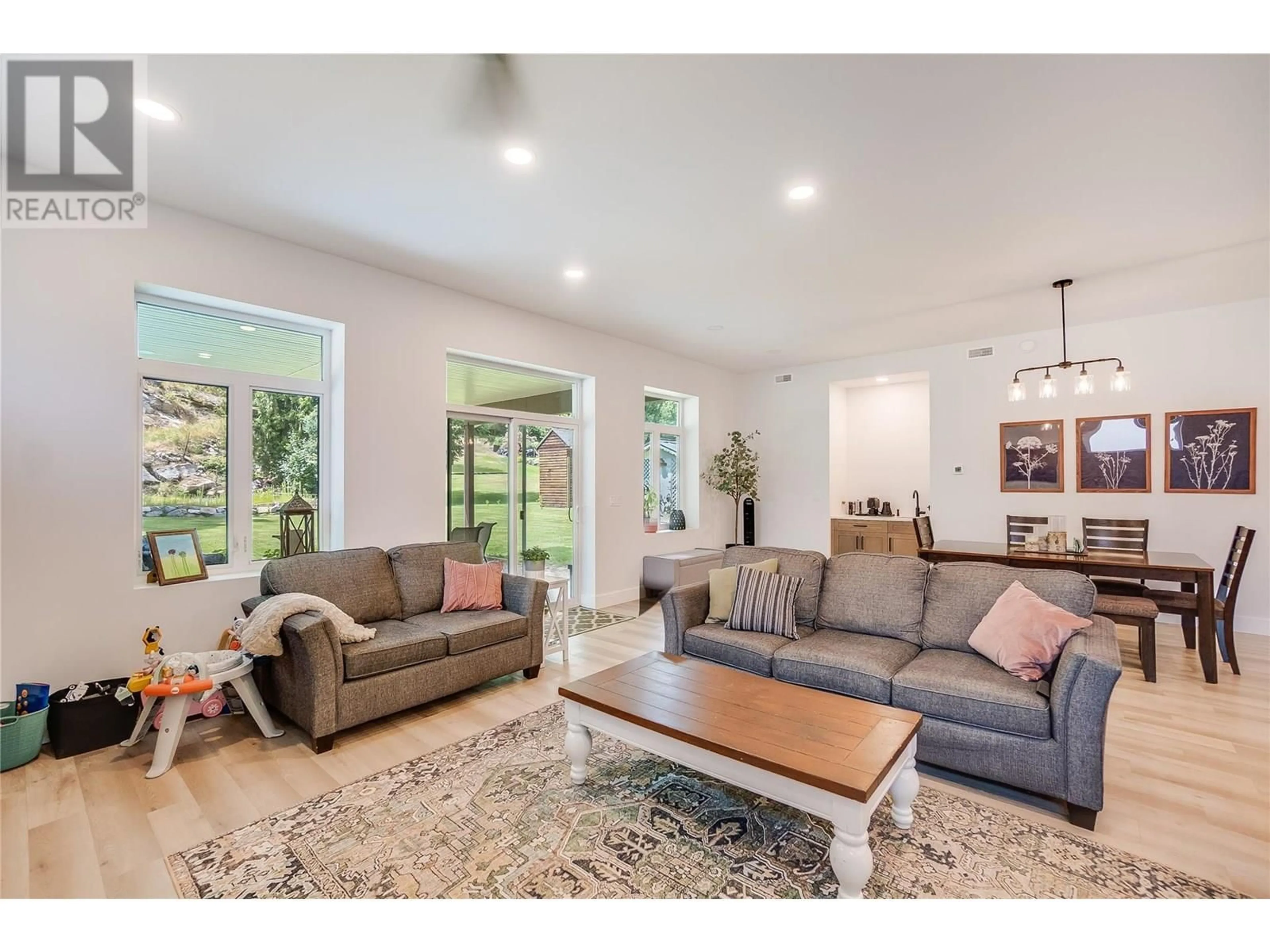 Living room with furniture, unknown for 2640 10TH AVENUE, Castlegar British Columbia V1N2T9