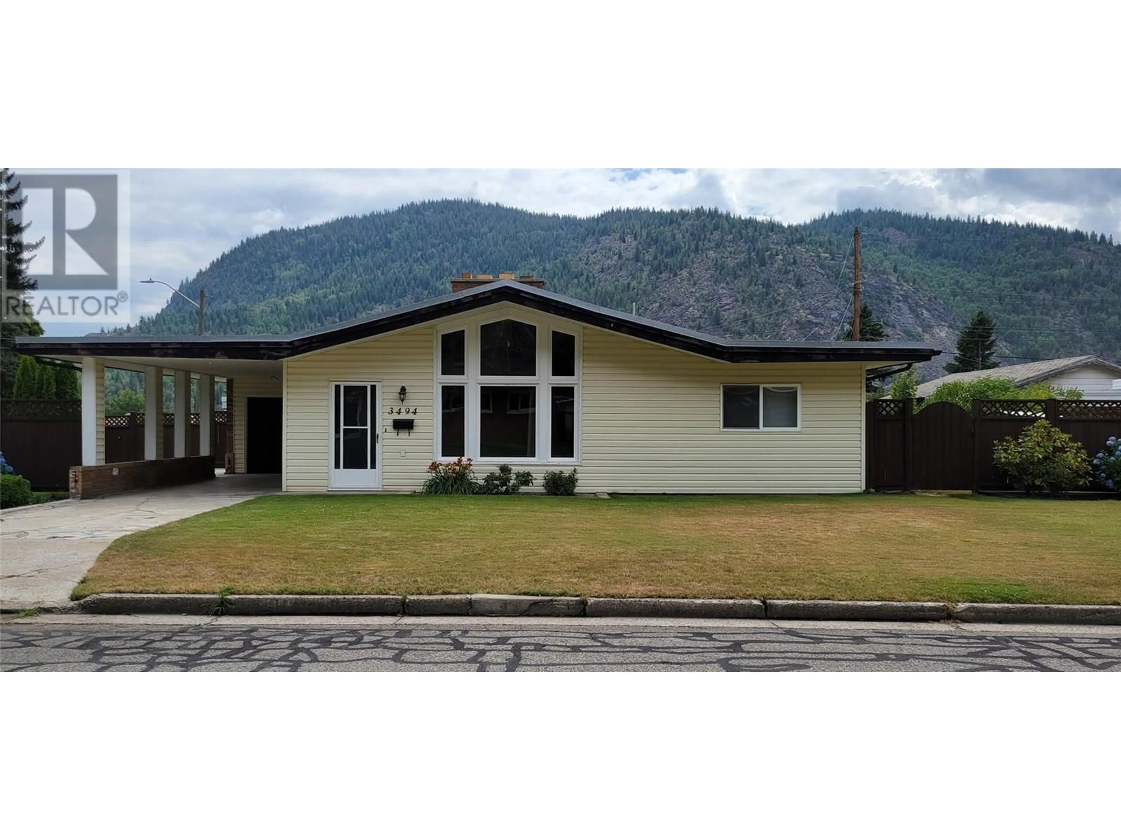 Home with vinyl exterior material, mountain view for 3494 ASTER DRIVE, Trail British Columbia V1R2X3