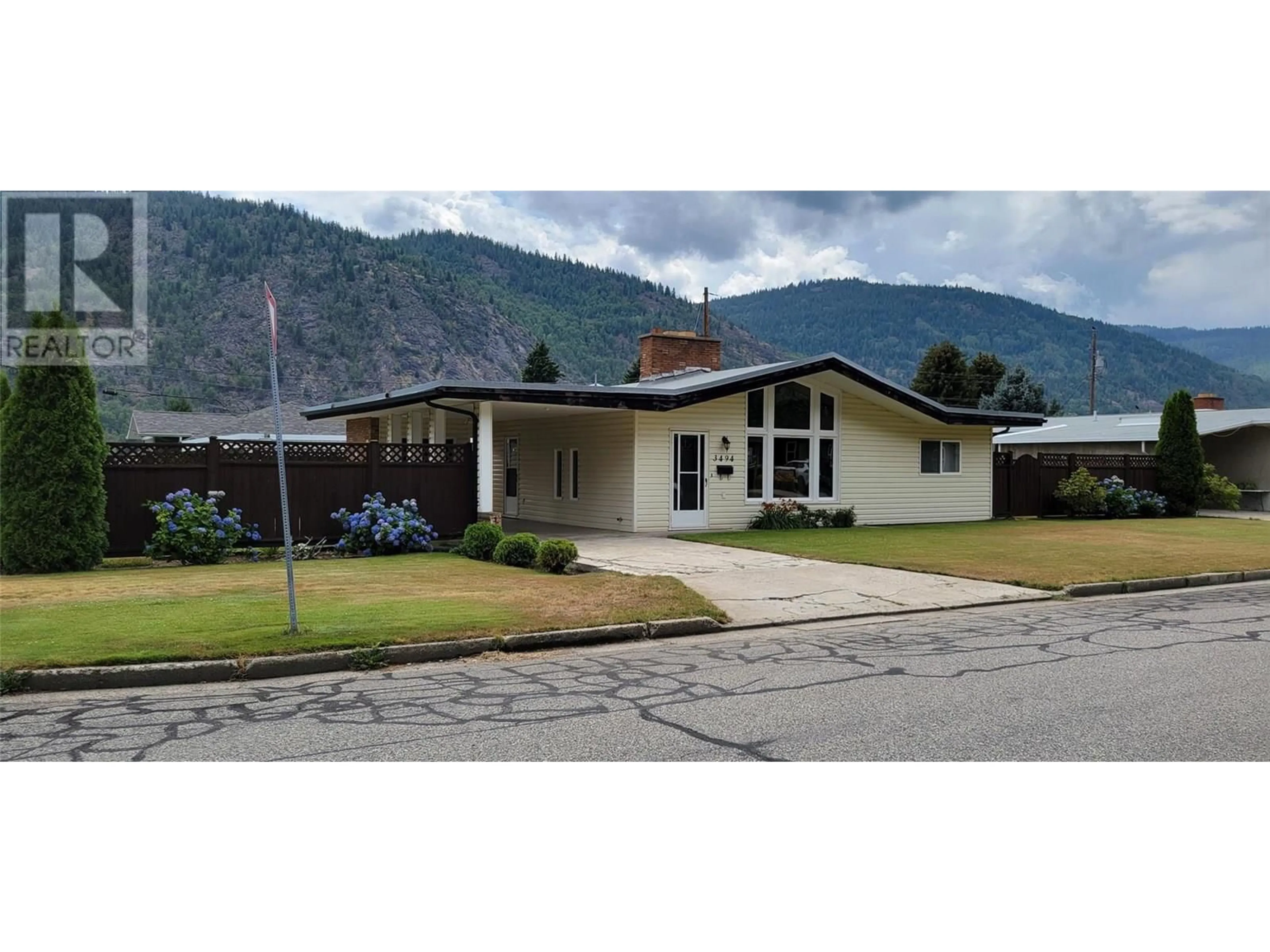Home with vinyl exterior material, mountain view for 3494 ASTER DRIVE, Trail British Columbia V1R2X3