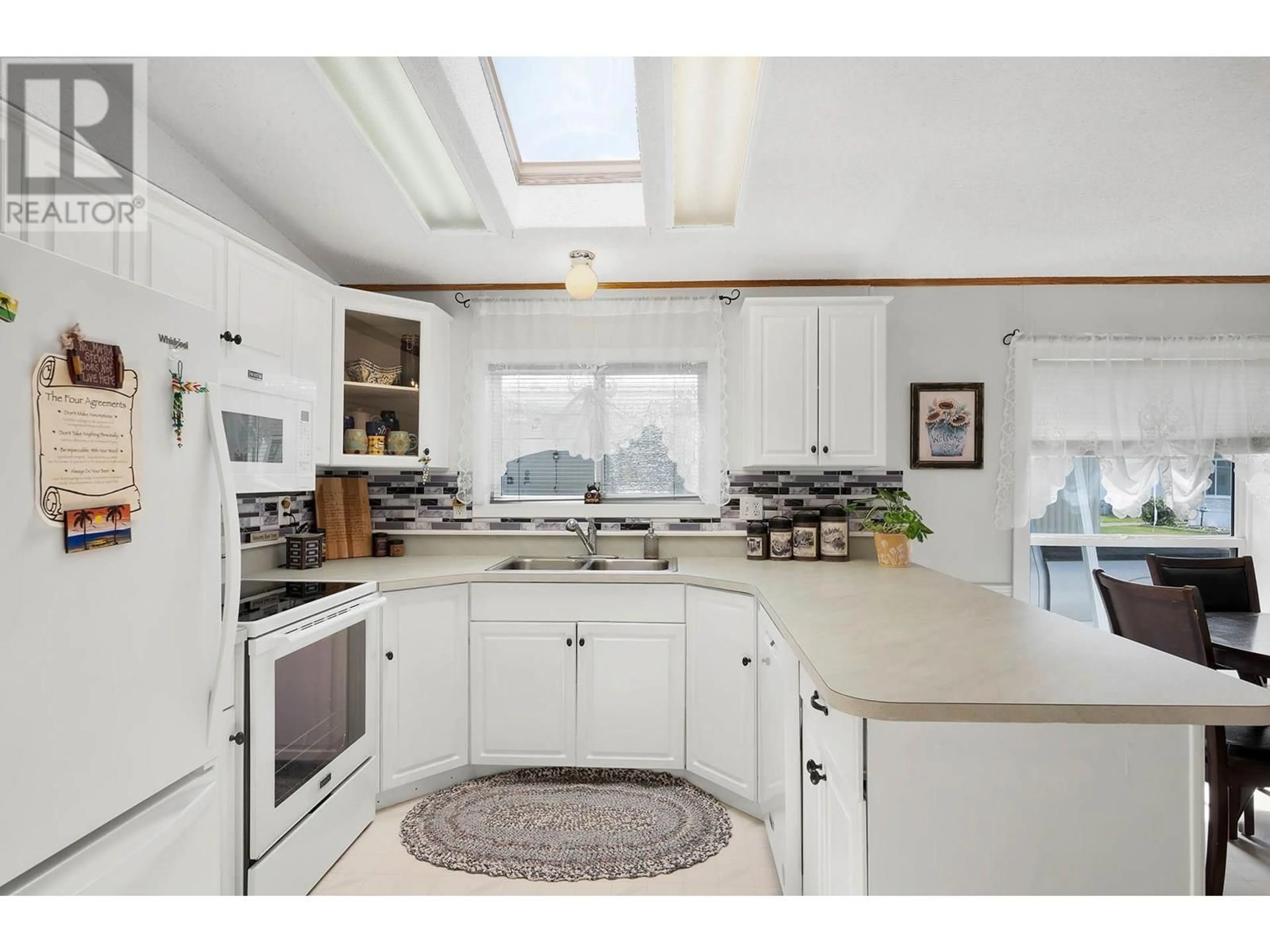 Open concept kitchen, ceramic/tile floor for 30 - 2400 OAKDALE WAY, Kamloops British Columbia V2B6W7