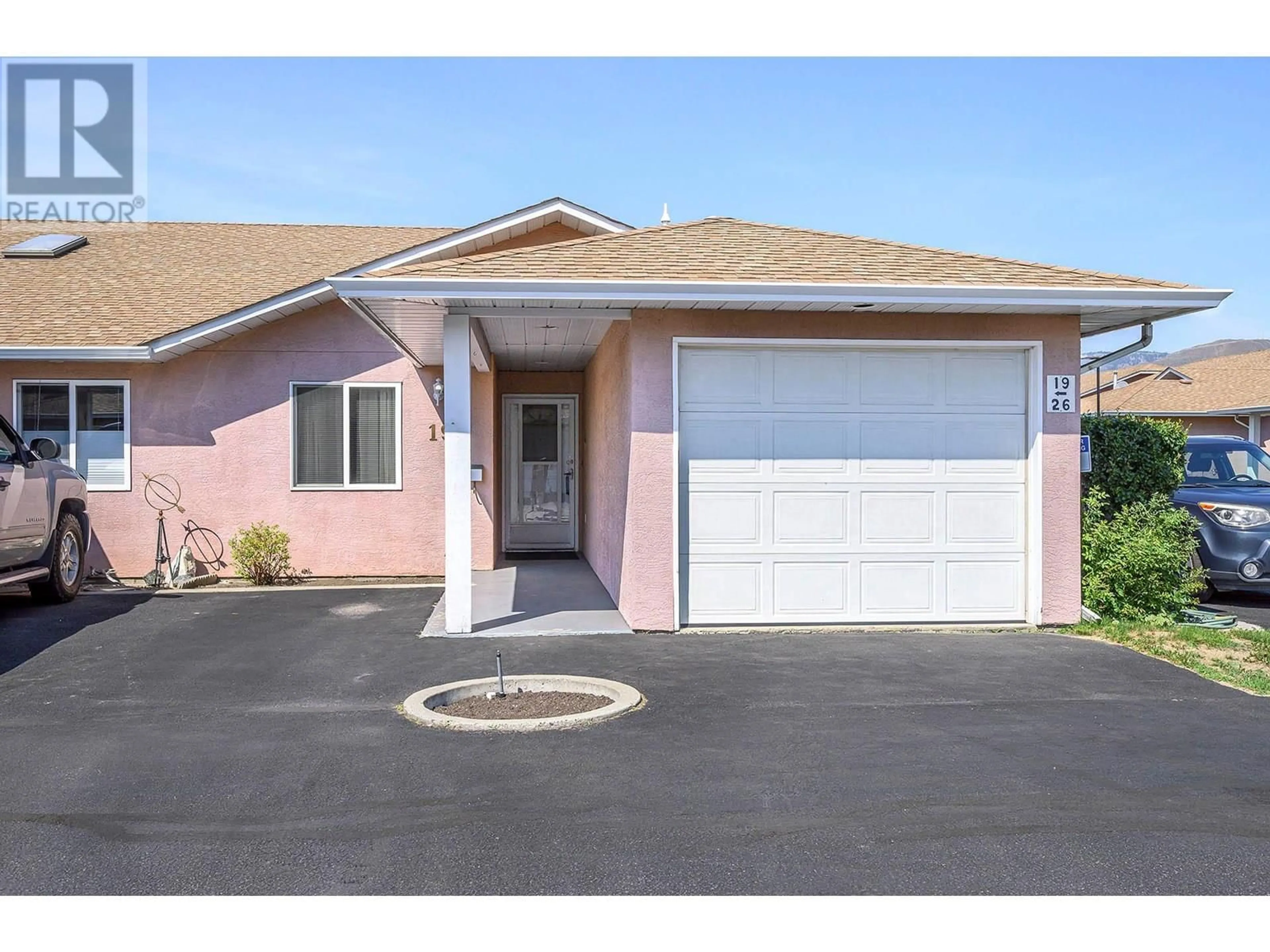 Home with vinyl exterior material, street for 19 - 1285 14TH STREET, Kamloops British Columbia V2B8K9
