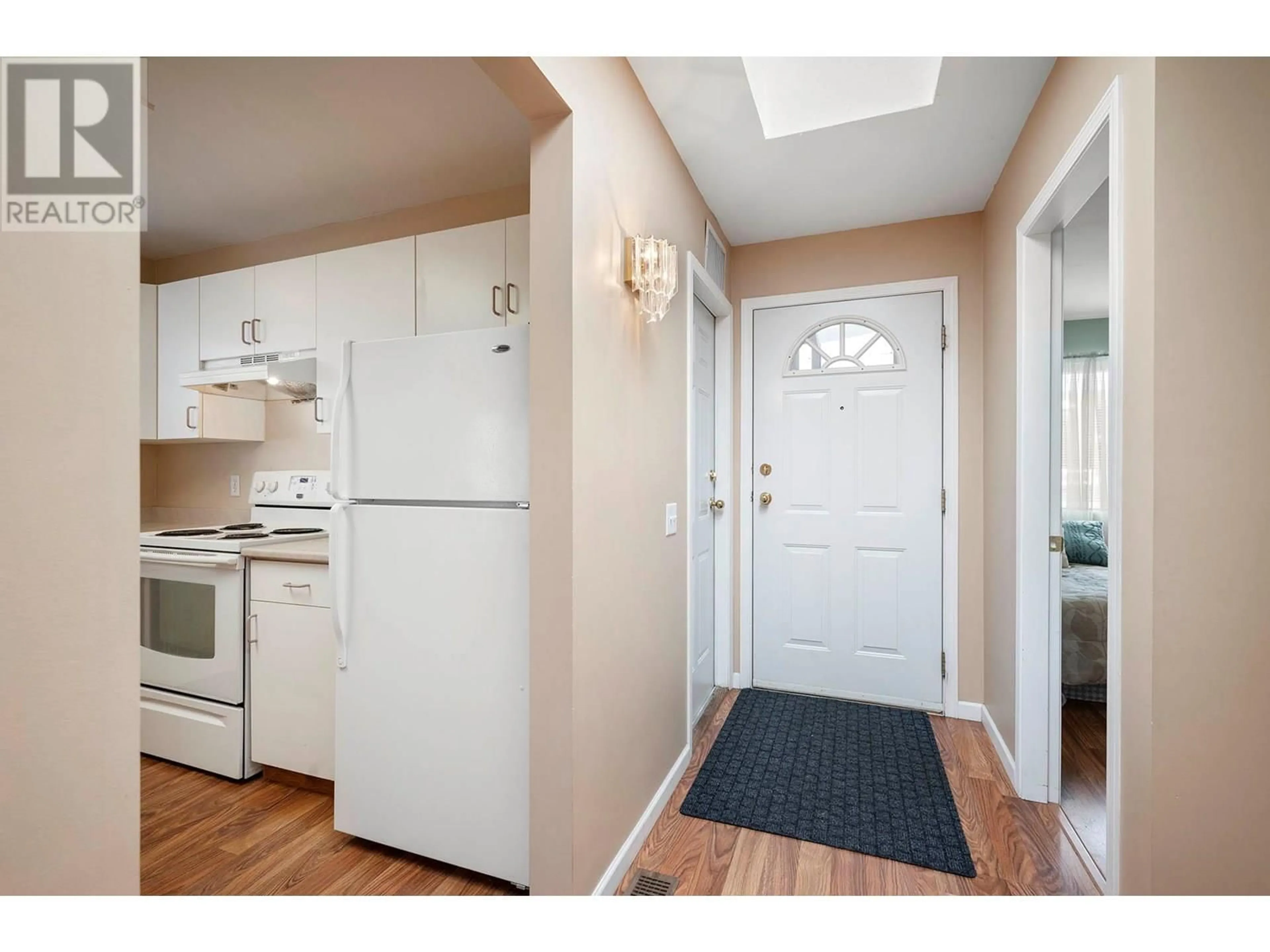Indoor entryway for 19 - 1285 14TH STREET, Kamloops British Columbia V2B8K9
