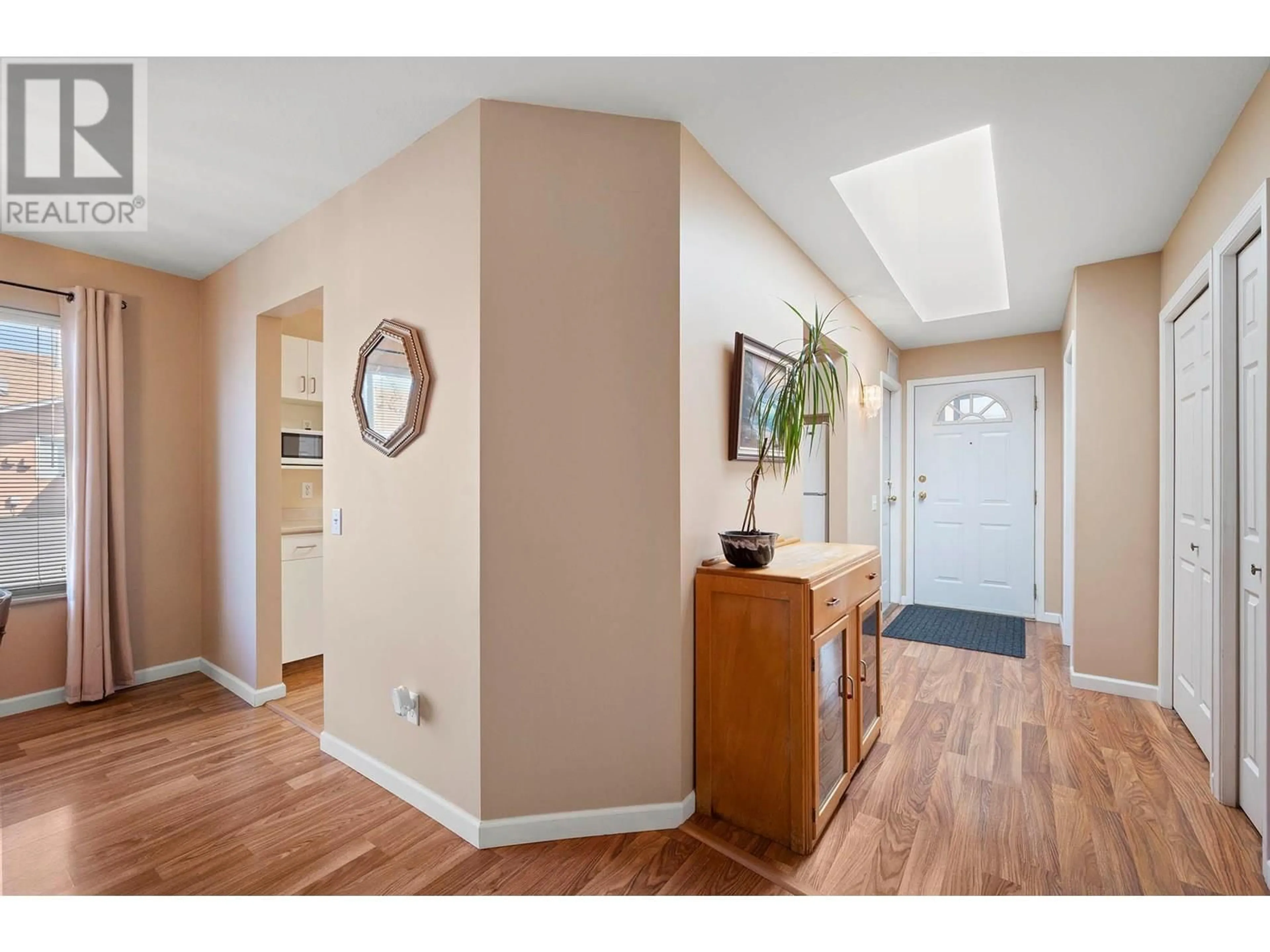 Indoor entryway for 19 - 1285 14TH STREET, Kamloops British Columbia V2B8K9