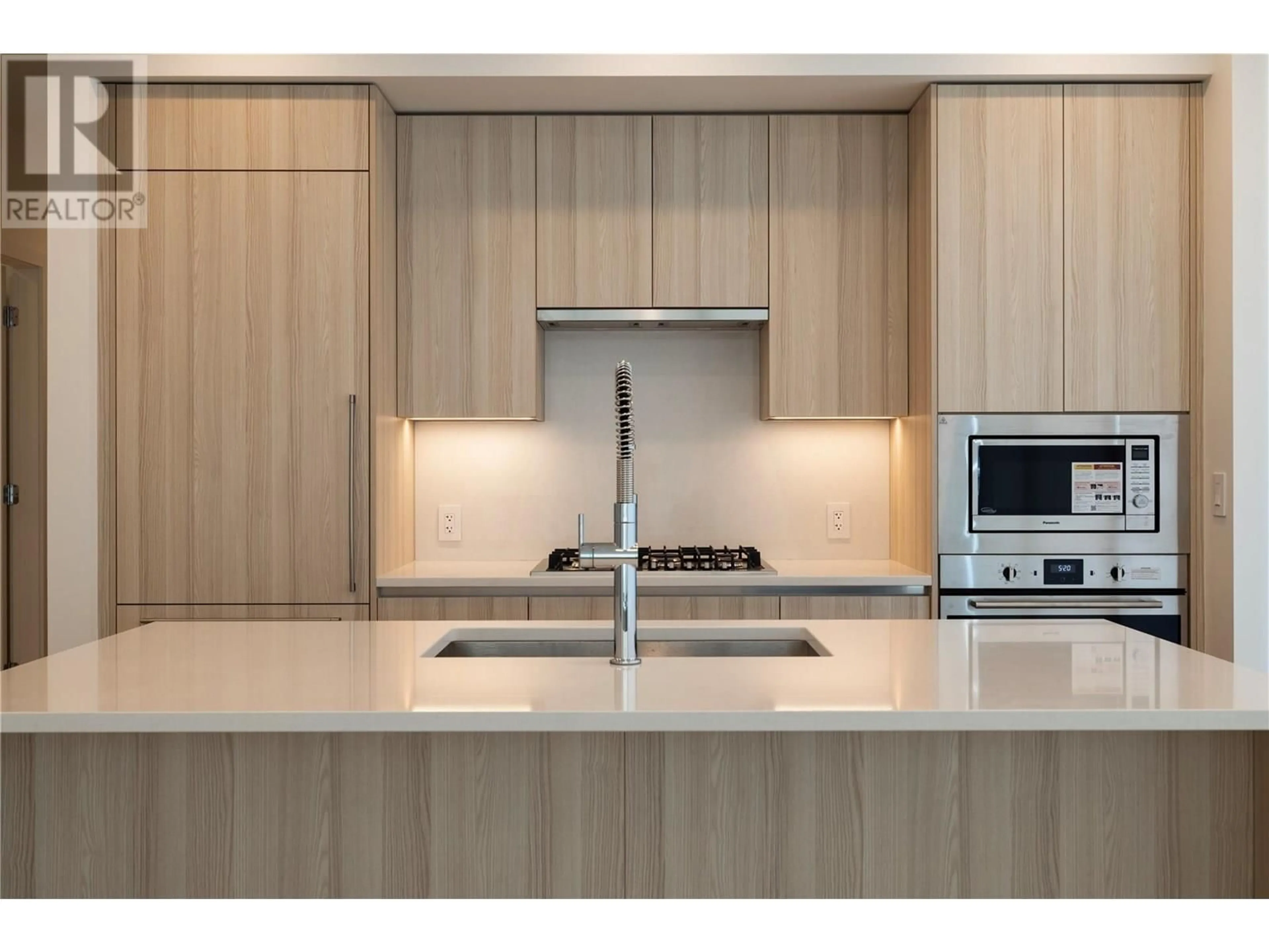 Standard kitchen, wood/laminate floor for 2102 - 238 LEON AVENUE, Kelowna British Columbia V1Y6H9