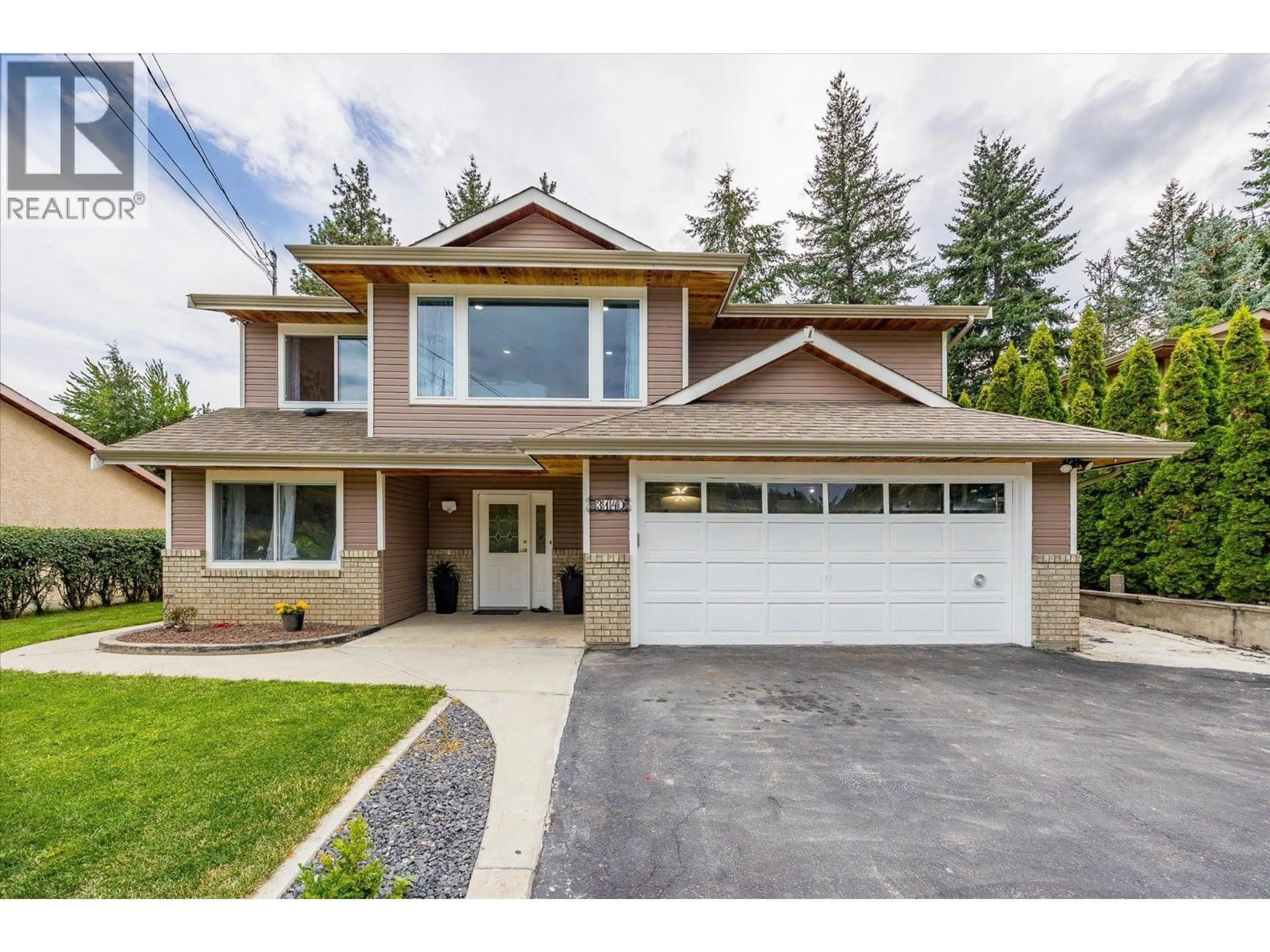Home with vinyl exterior material, street for 3140 COVENTRY CRESCENT, West Kelowna British Columbia V4T1E3
