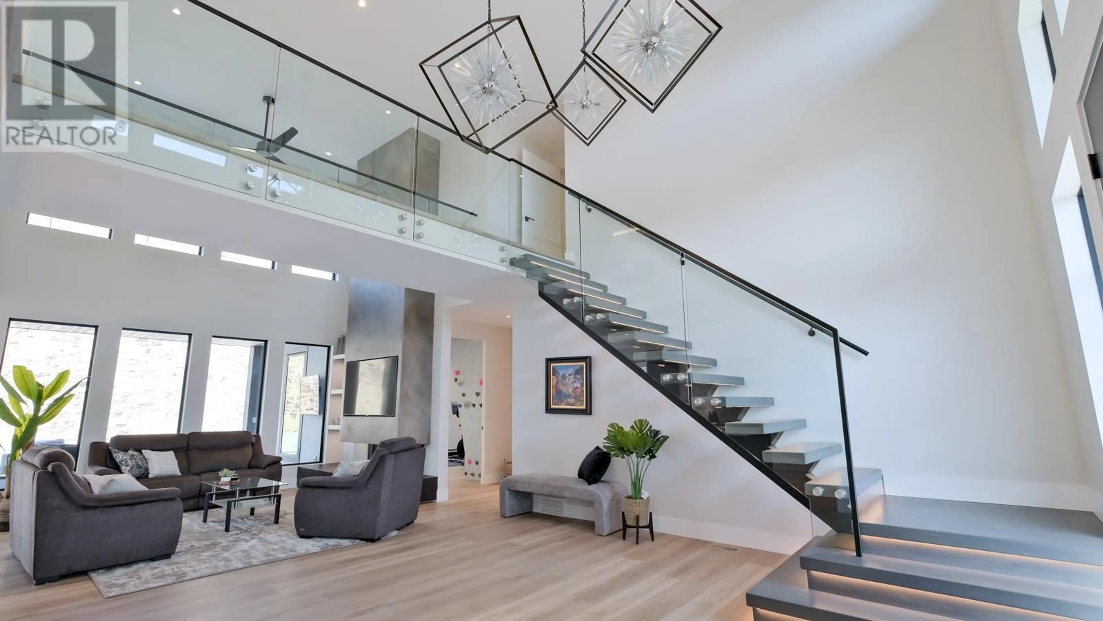 Unknown for 740 PINEHAVEN COURT, Kelowna British Columbia V1V2Y3