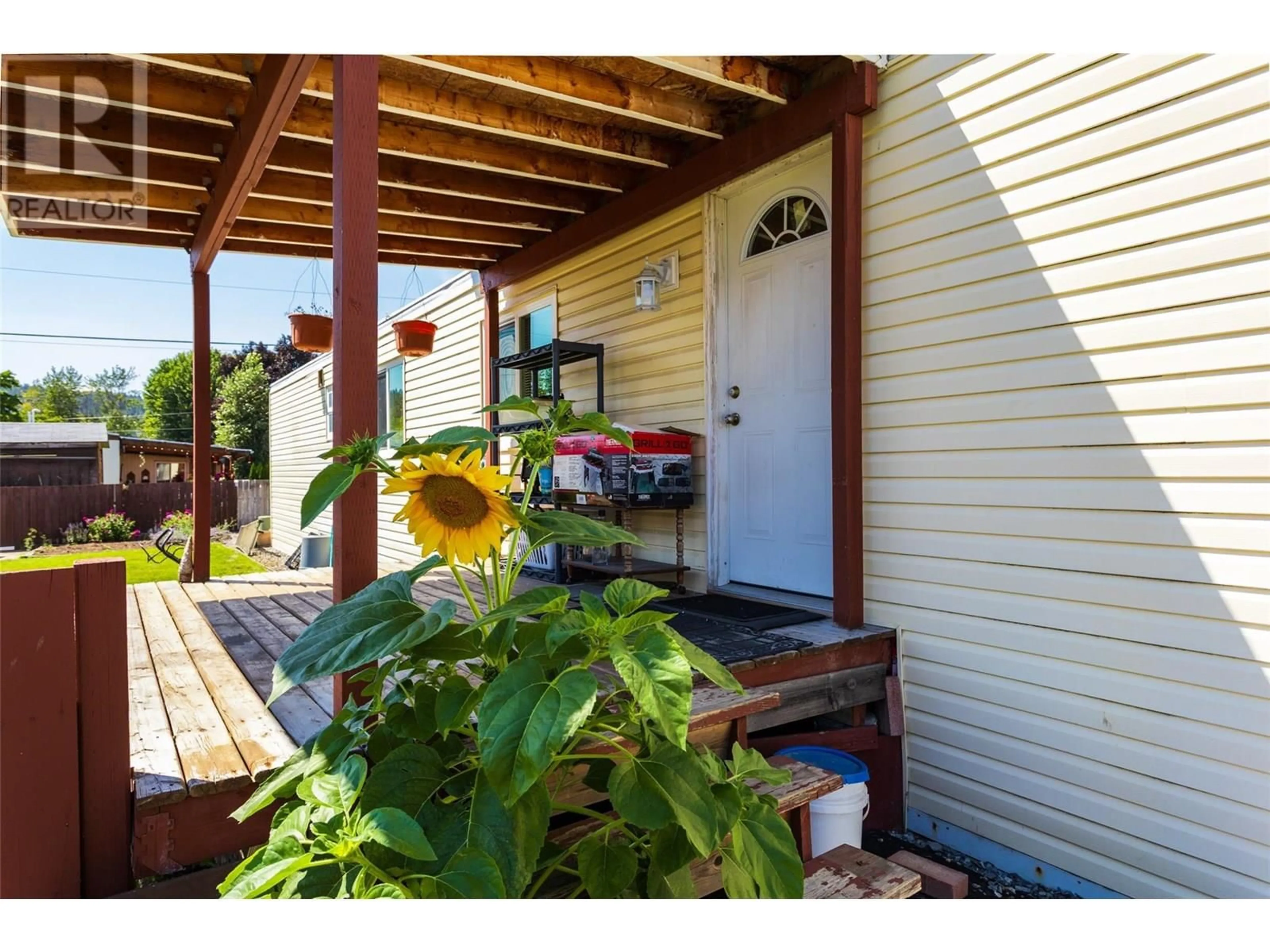 Indoor entryway for 38 - 720 COMMONWEALTH ROAD, Lake Country British Columbia V4V1R6