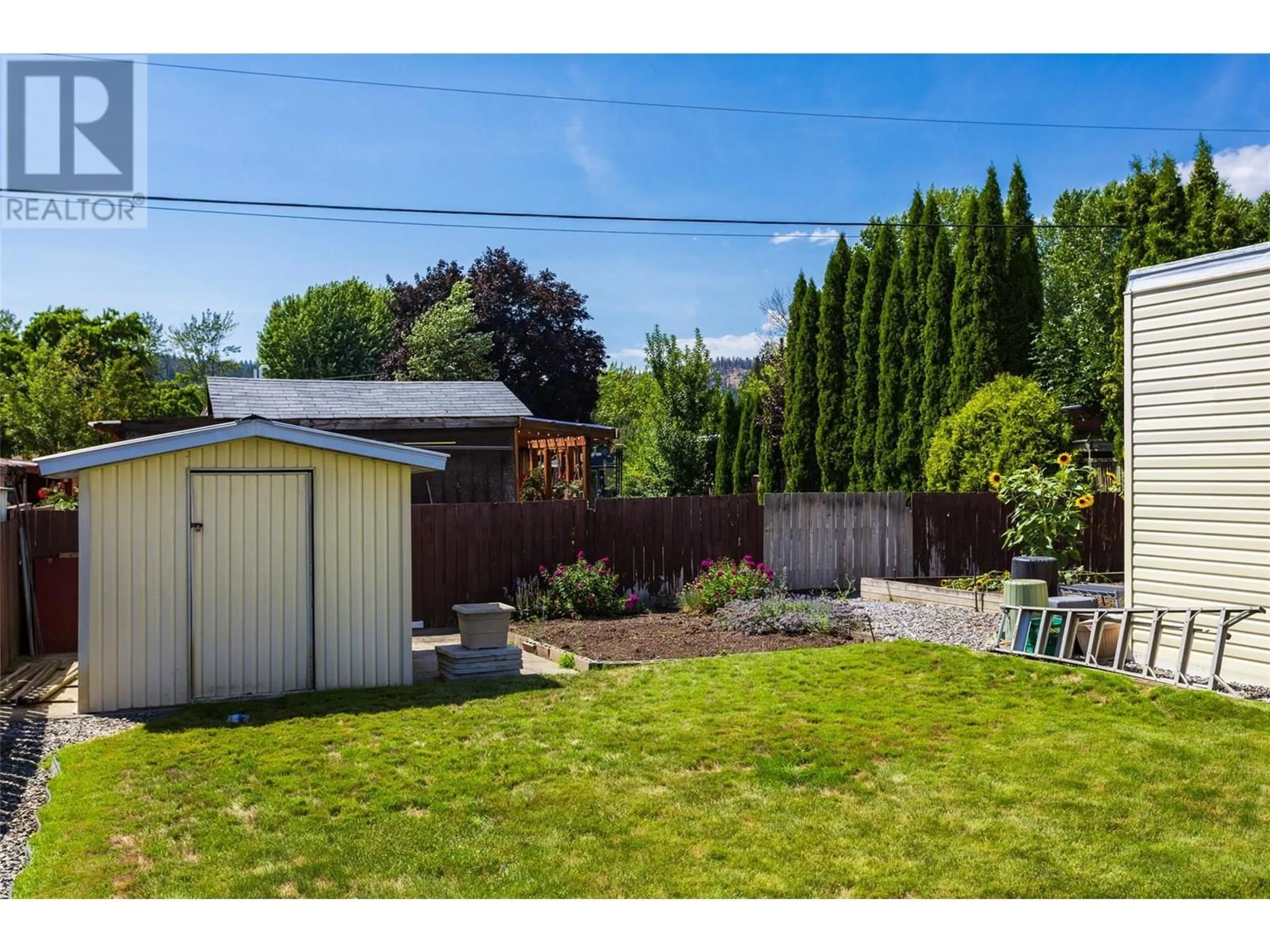 A pic from outside/outdoor area/front of a property/back of a property/a pic from drone, street for 38 - 720 COMMONWEALTH ROAD, Lake Country British Columbia V4V1R6