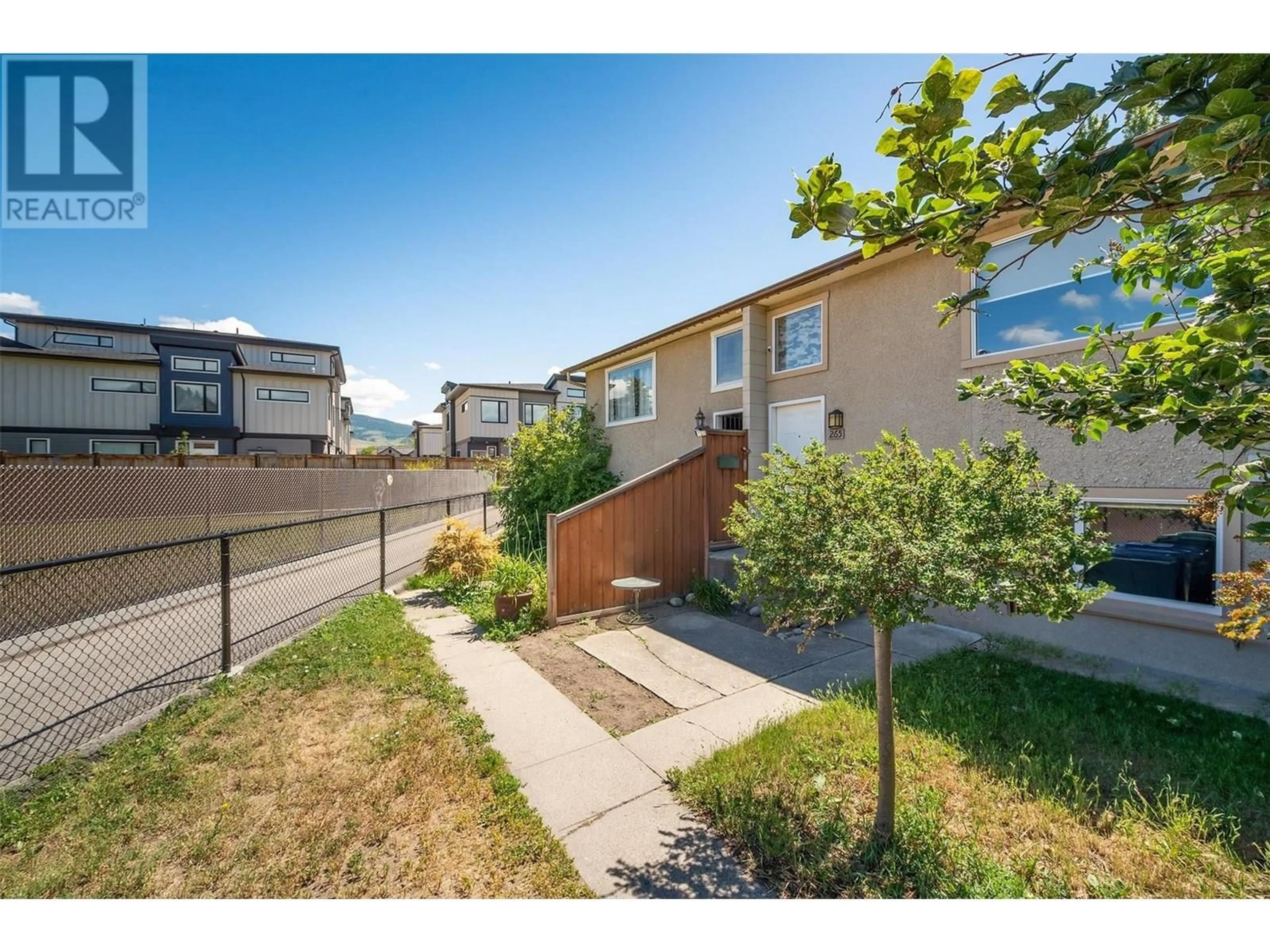 A pic from outside/outdoor area/front of a property/back of a property/a pic from drone, street for 265 FIR COURT, Kelowna British Columbia V1X2B8